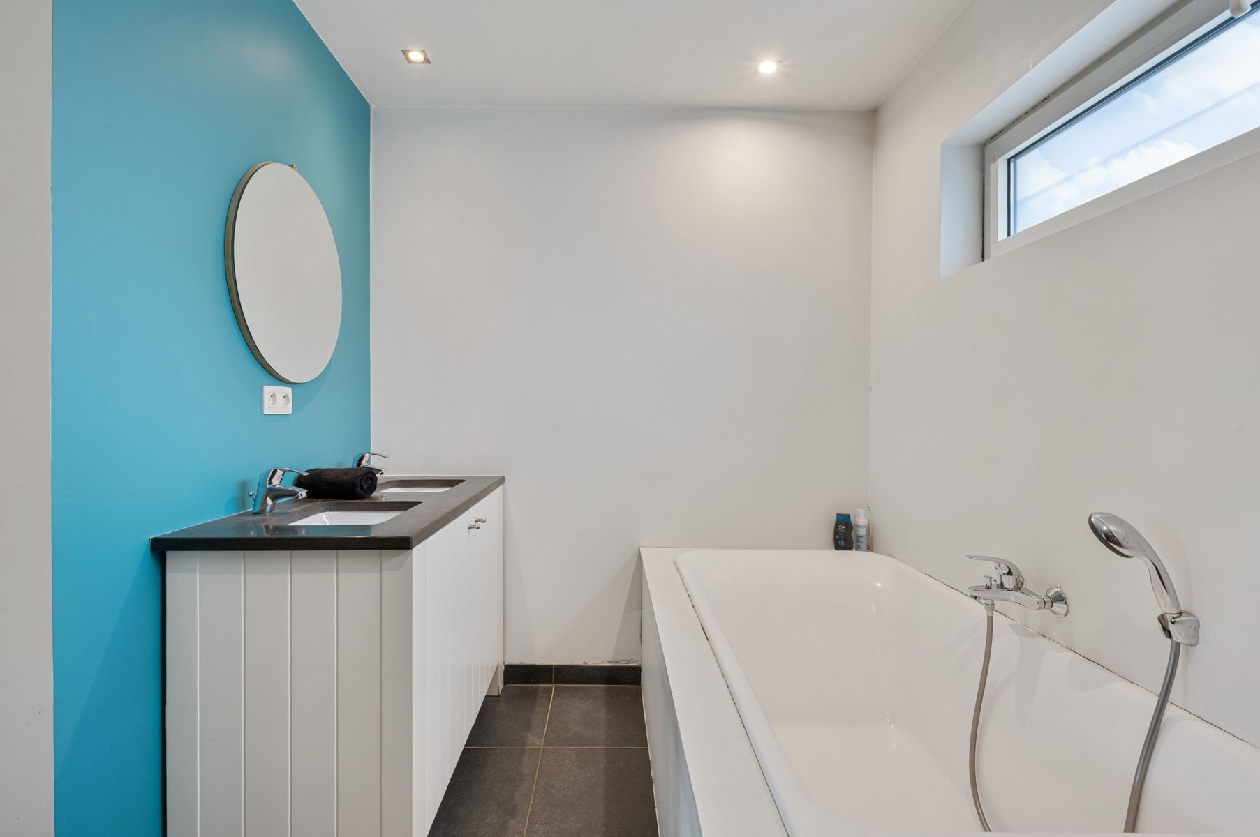INSTAPKLARE GEZELLIGE GEZINWONING 3SLPKS, TUIN EN GARAGE! foto 13
