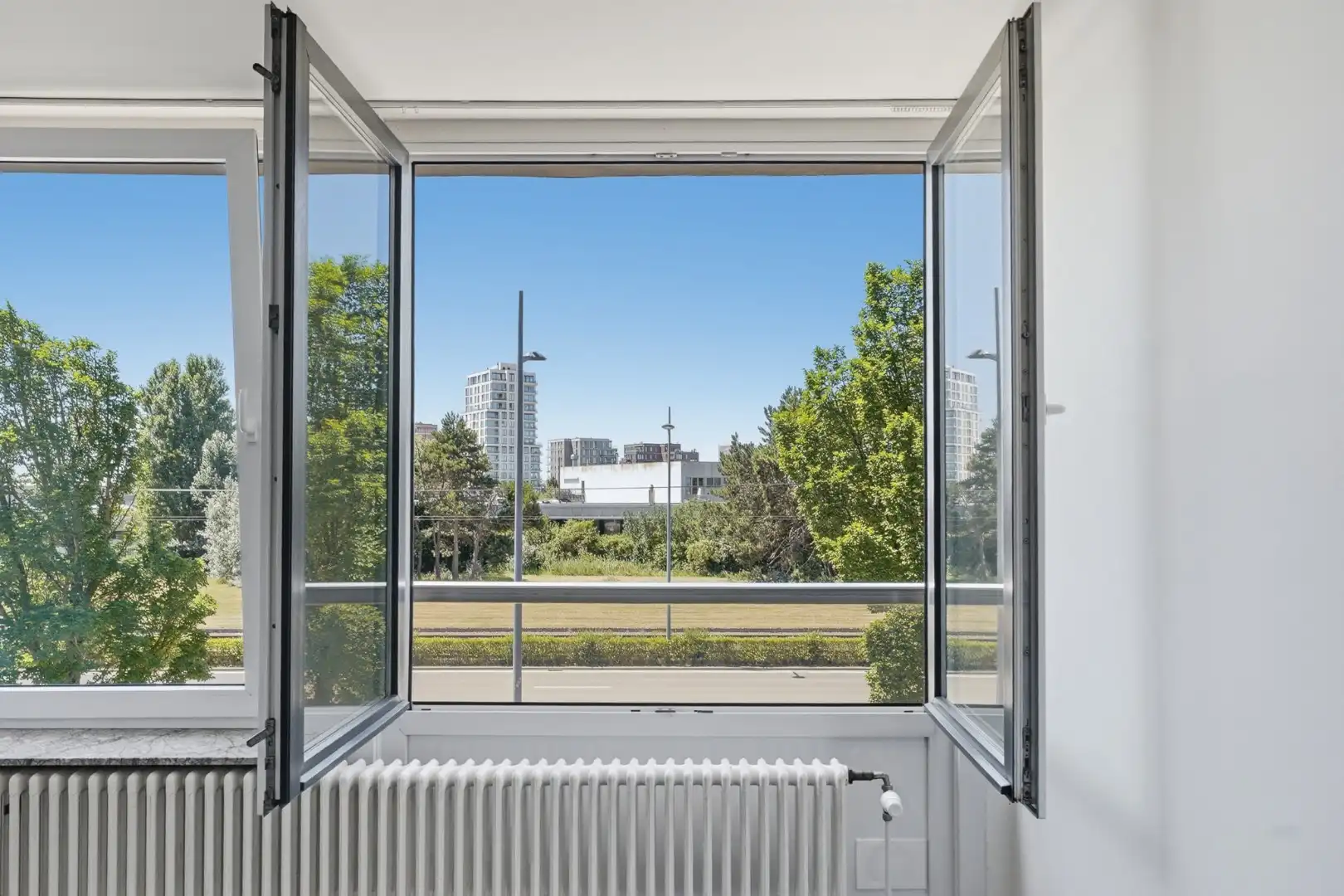 Volledig gerenoveerde bel-étage met ruime garage te Oostende foto 12