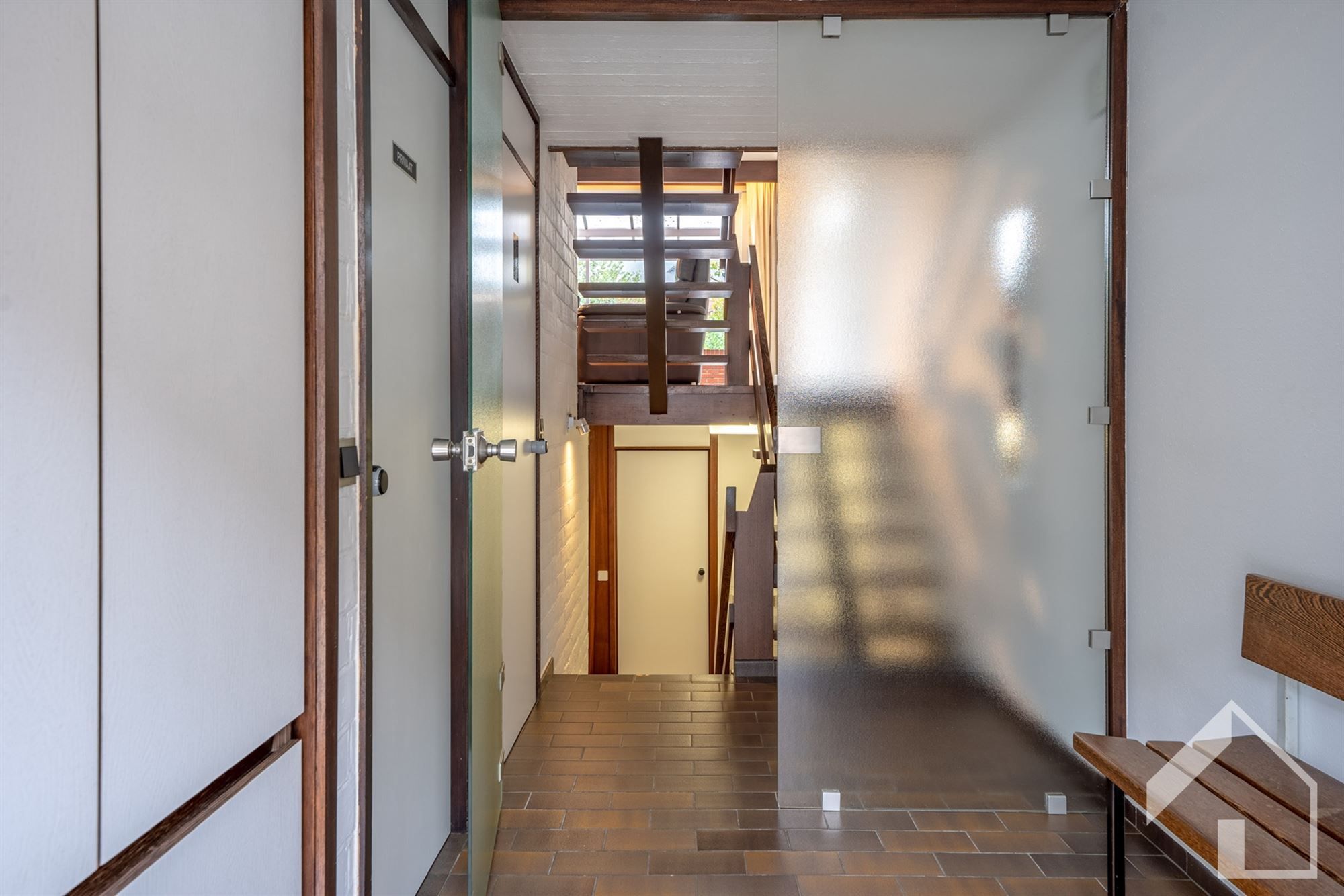 Ruime woning met 4 slaapkamers foto 2