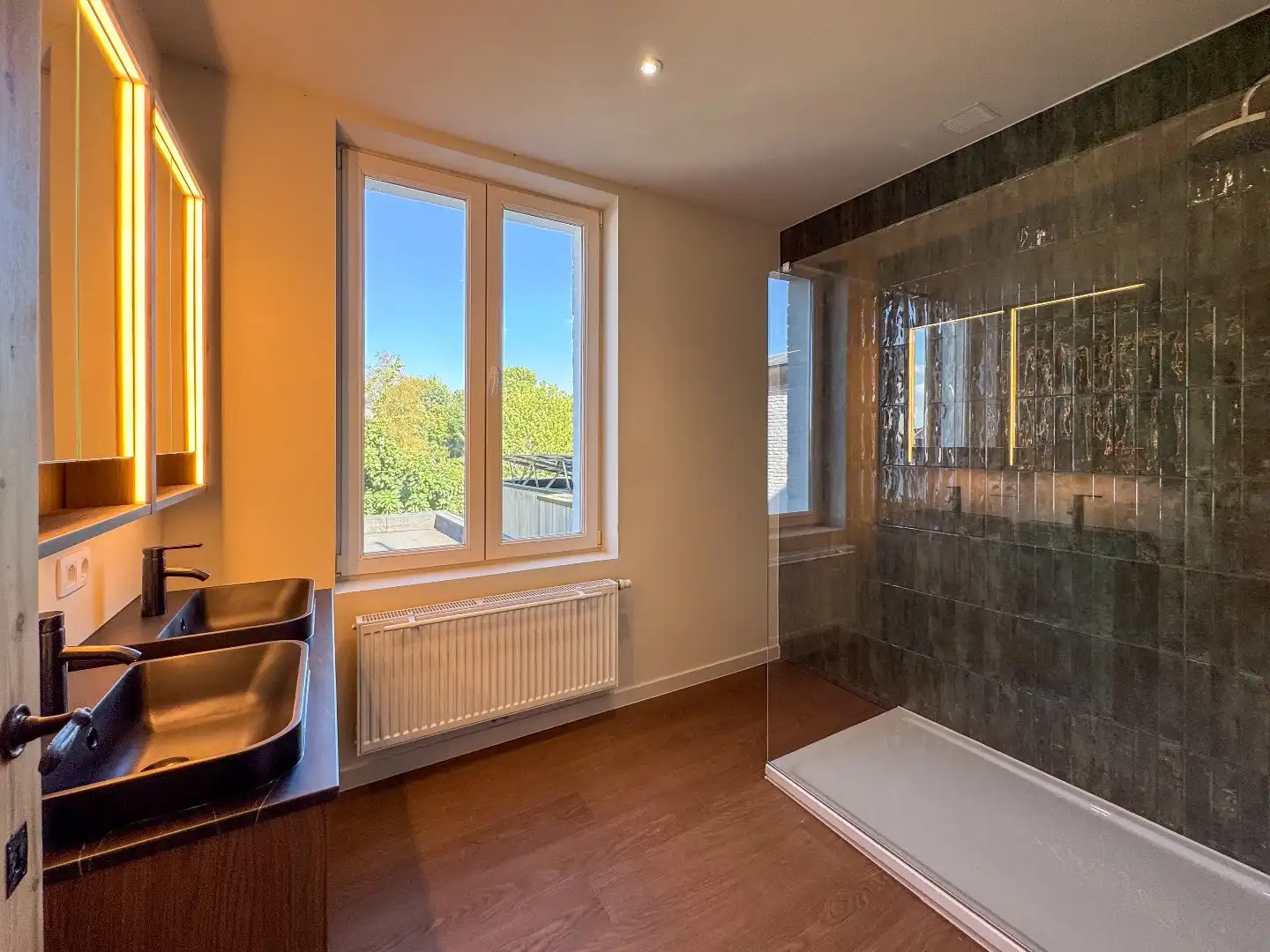 Prachtig gerenoveerde woning met 3 slaapkamers en tuin. foto 11
