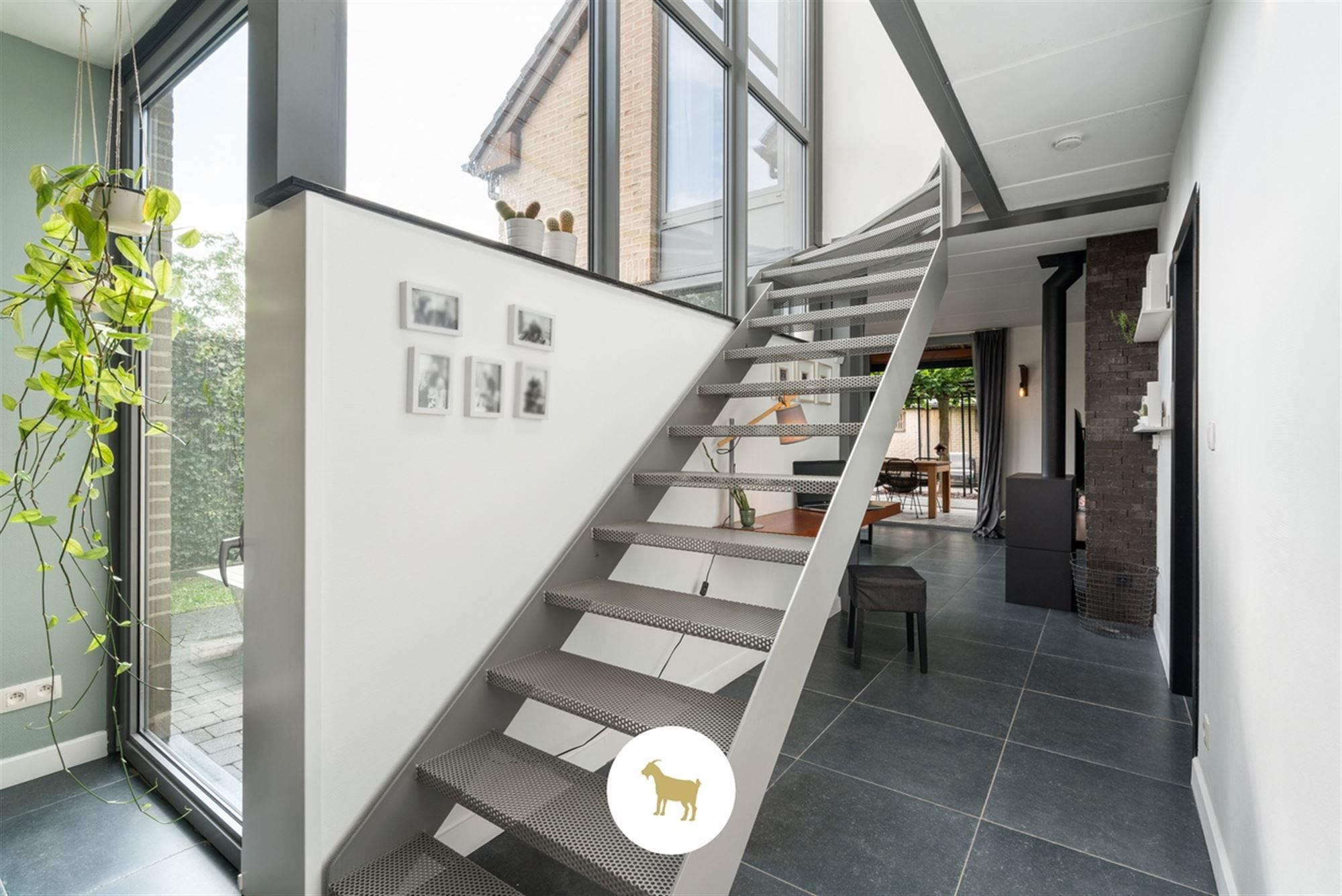 Instapklare lichtrijke OPEN BEBOUWING met 3 (mogelijkheid tot 4) SLAAPKAMERS, stijlvol overdekt TERRAS en gezellige (BINNEN)TUIN op een PERCEEL van ca. 435 m² foto 14