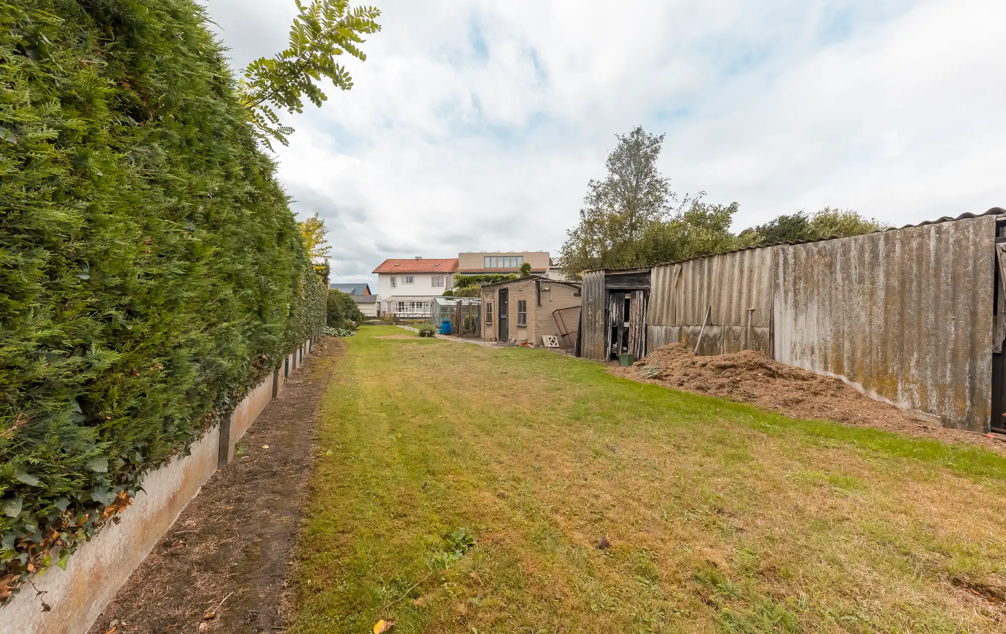 TE KOOP: Mooie op te frissen woning met 3 slaapkamers, garage en veel potentieel foto 19