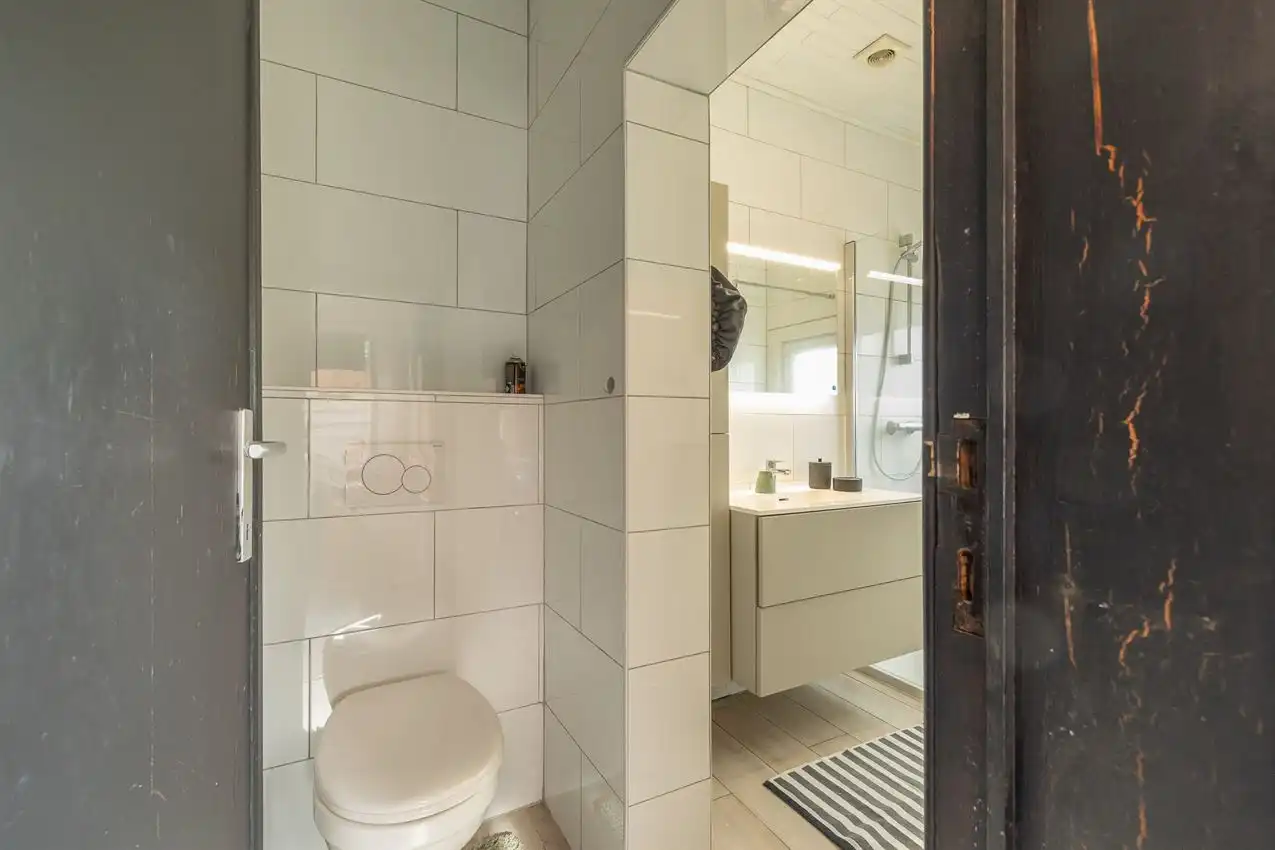 Centraal gelegen woning met garage, 3 slpk. en tuin foto 12