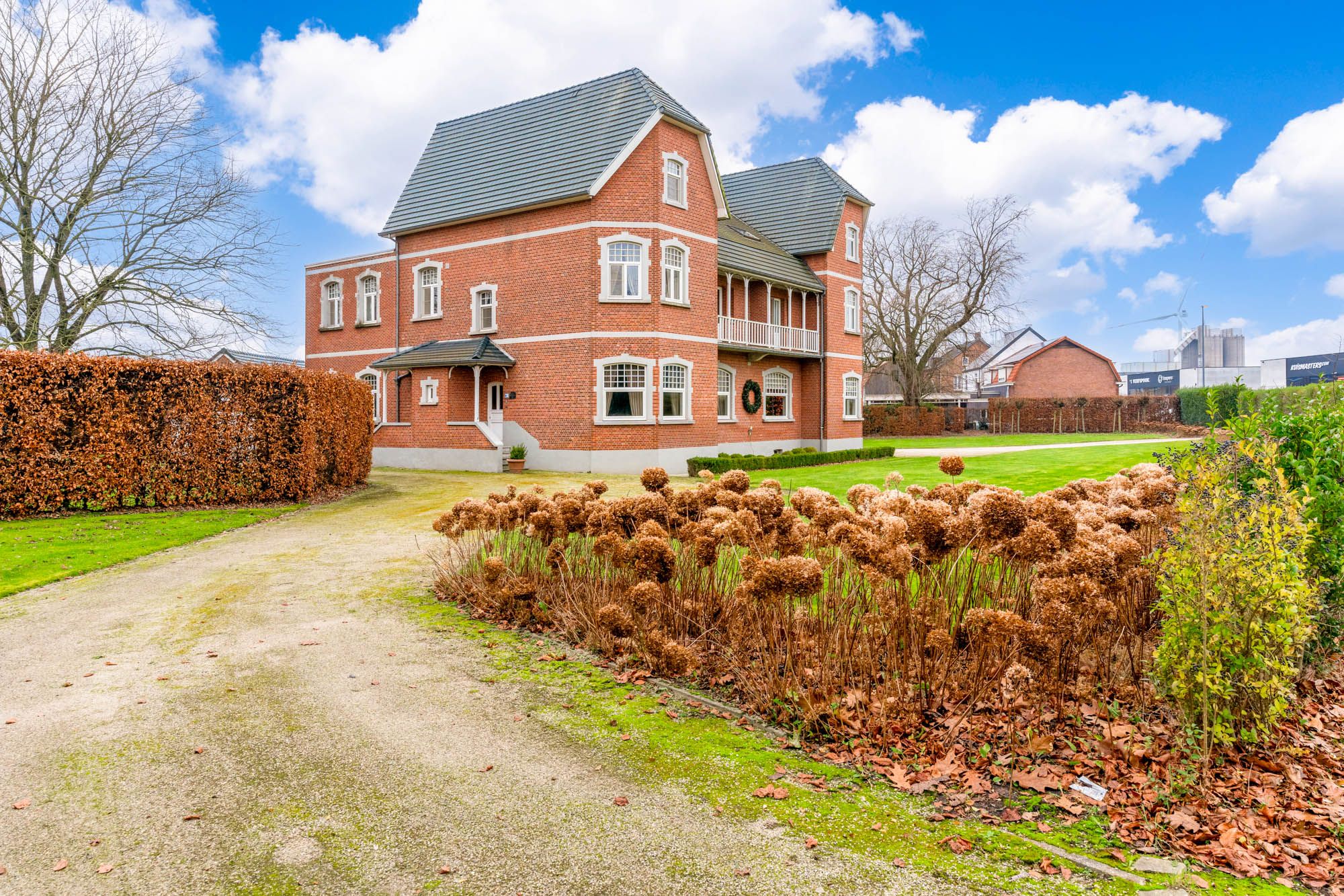 STATIGE EN KARAKTERVOLLE VILLA MET 5 SLAAPKAMERS OP GUNSTIGE LIGGING foto 4