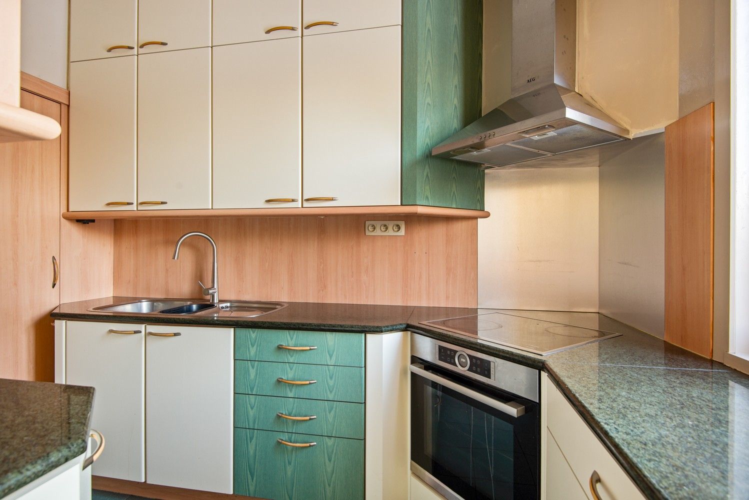 Huis met 3 à 4 slaapkamers, tuin en garage te Schoten! foto 8