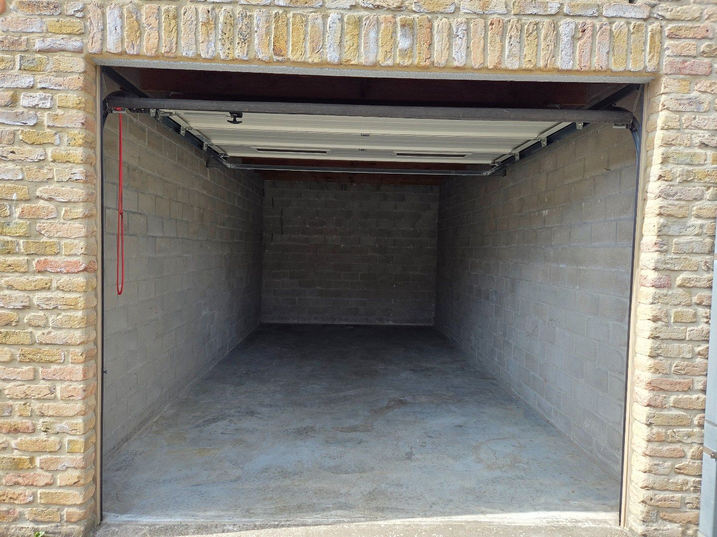 Vlot in te rijden garagebox te Bredene-Sas! foto 3