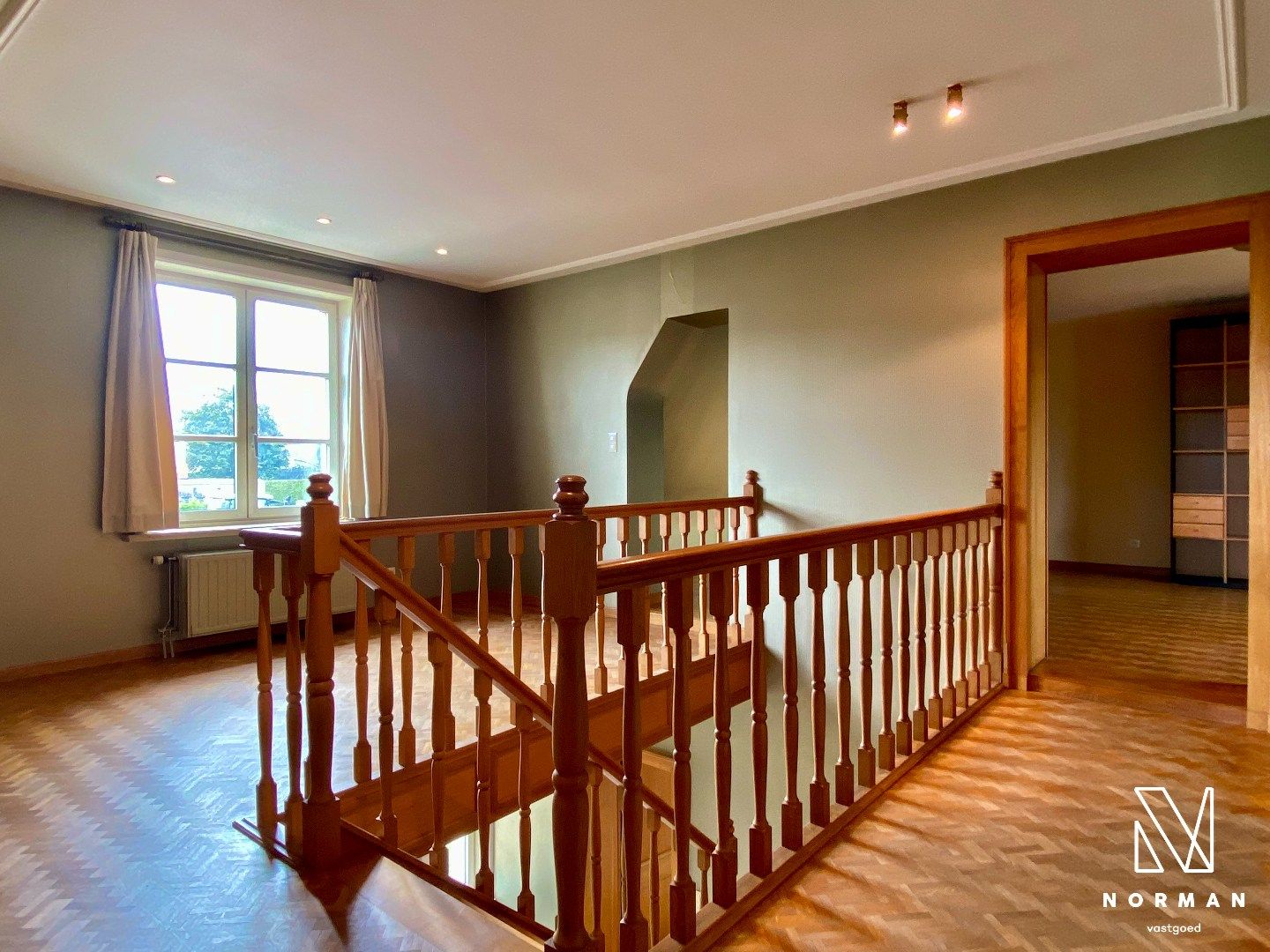 Landelijk gelegen villa met 5 slaapkamers, dubbele garage en een zee van ruimte foto 15