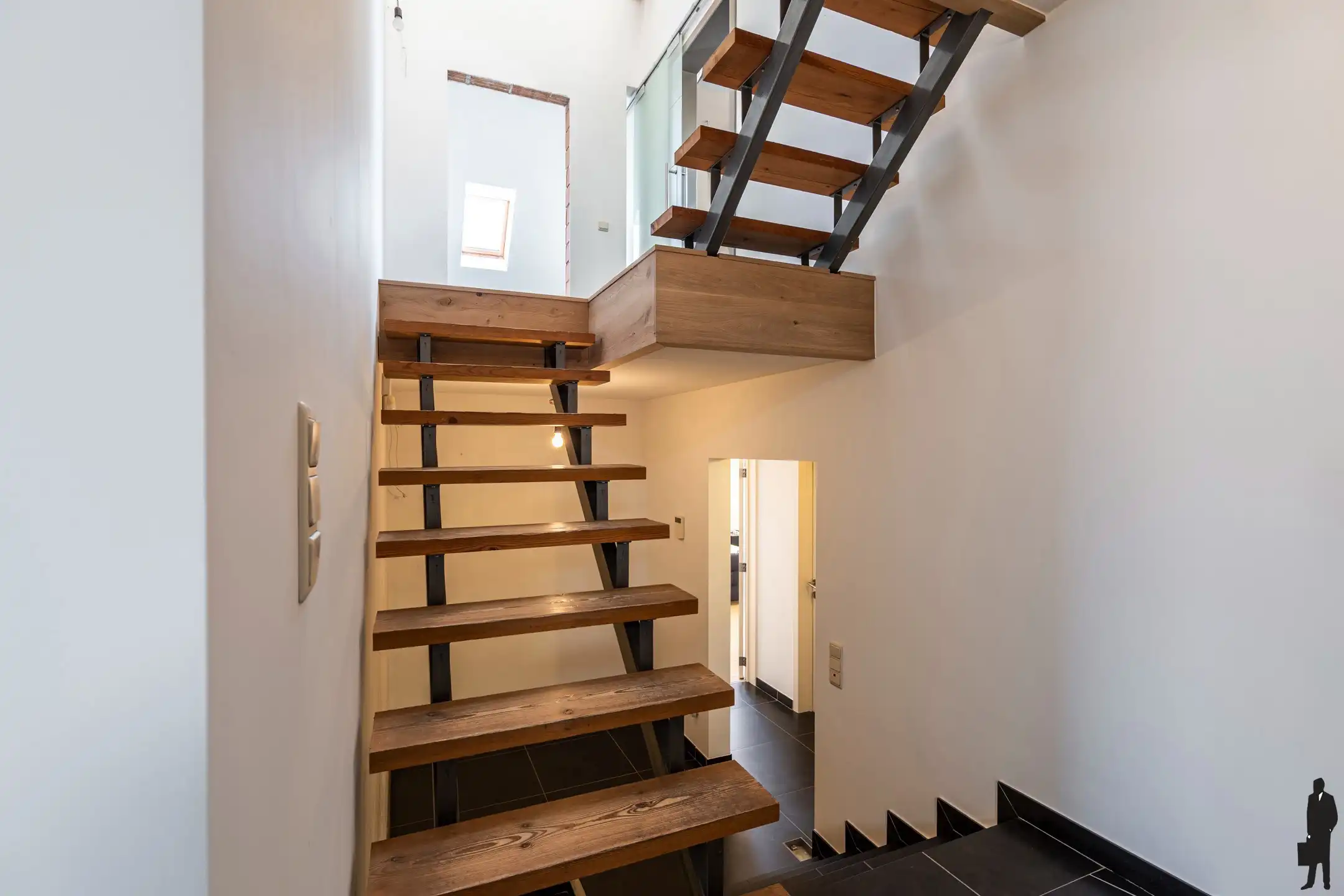 Unieke, ruime architectenvilla met riante kelder en werkbox foto 13