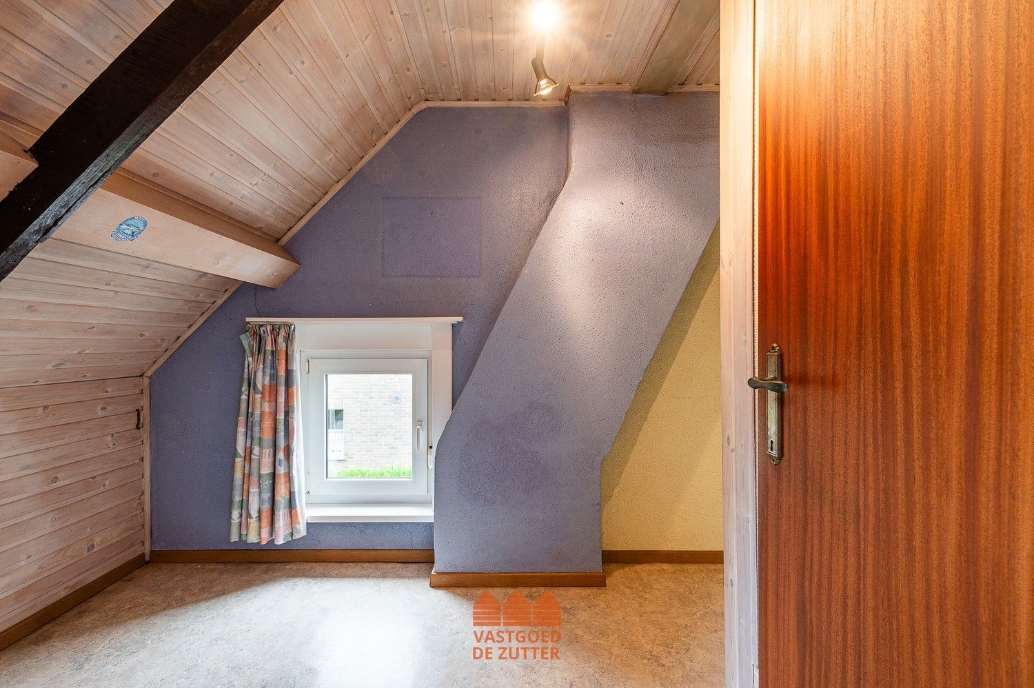 Halfopen bebouwing met 3 slaapkamers en garage op rustige locatie foto 16