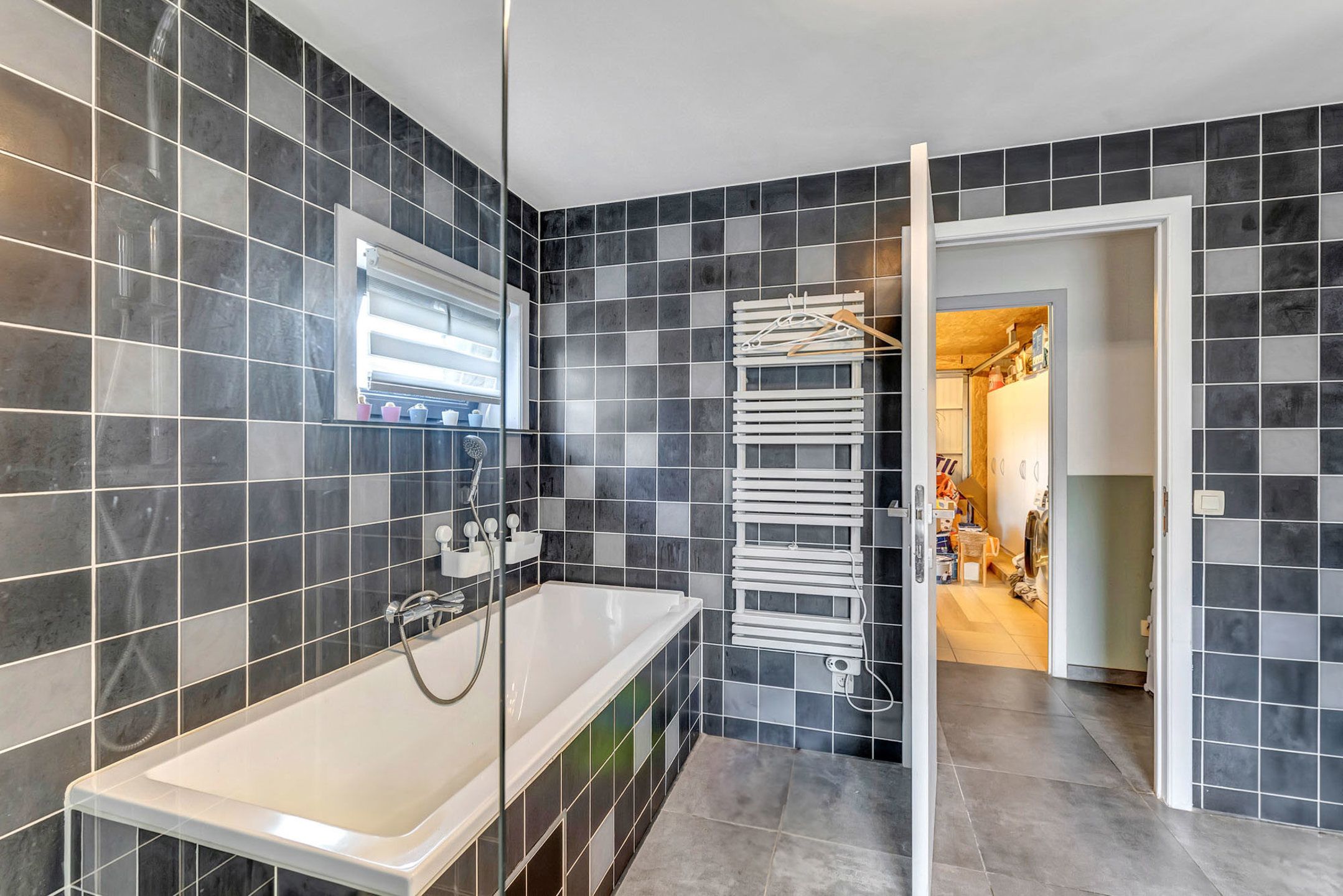 Instapklare woning met garage en ruime tuin foto 12