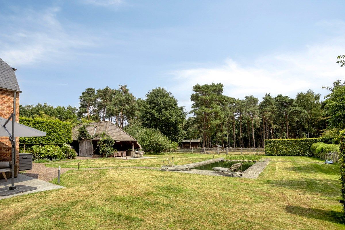 Exclusieve villa met oa 5 slaapkamers en verwarmde zwemvijver  op 2.070 m². foto 35