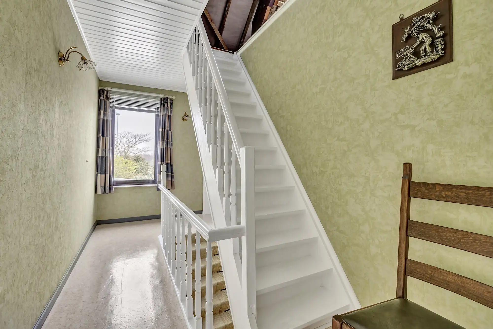 Goed onderhouden woning met garage op strategische locatie foto 14