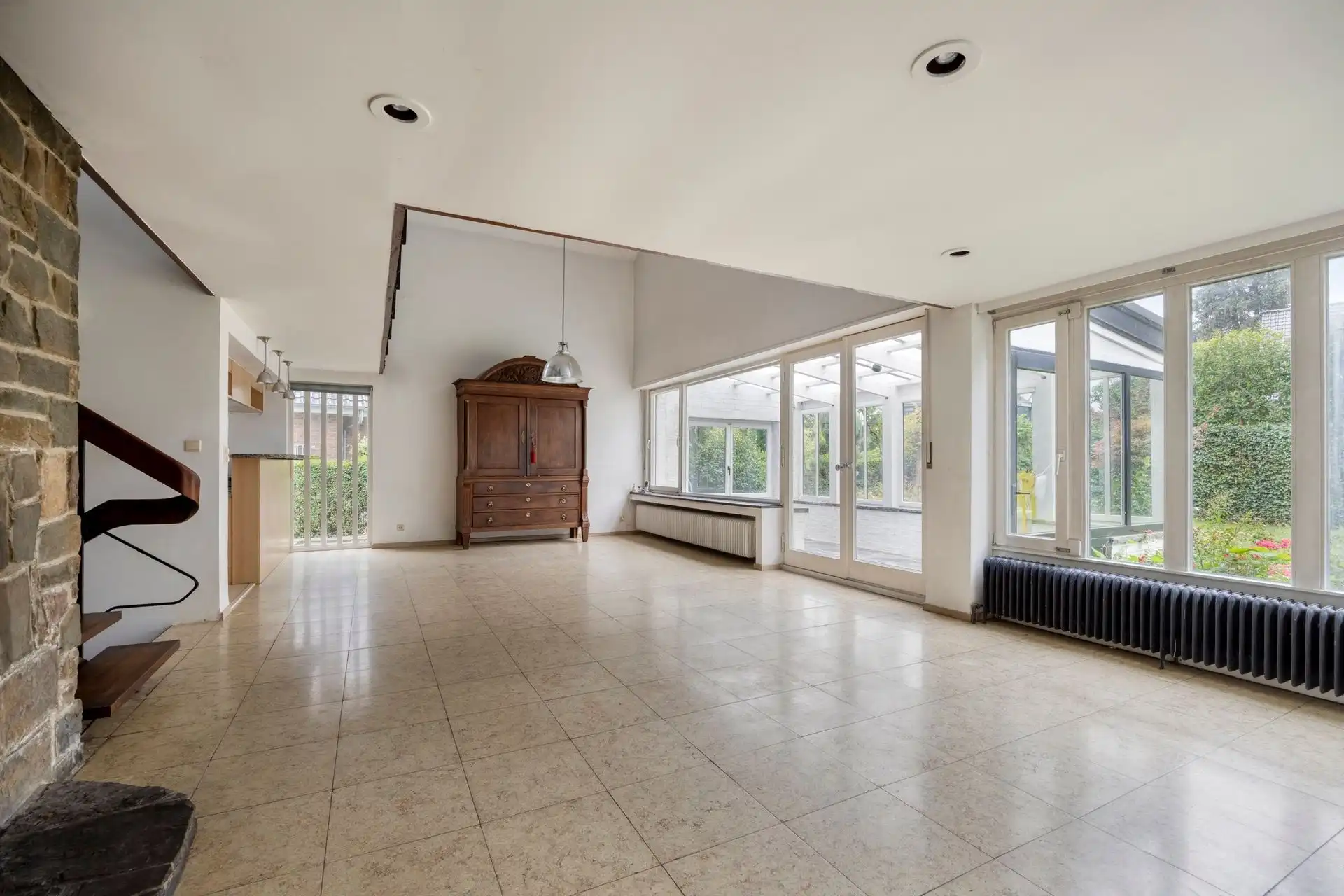 Ruime villa te moderniseren op rustige locatie foto 7