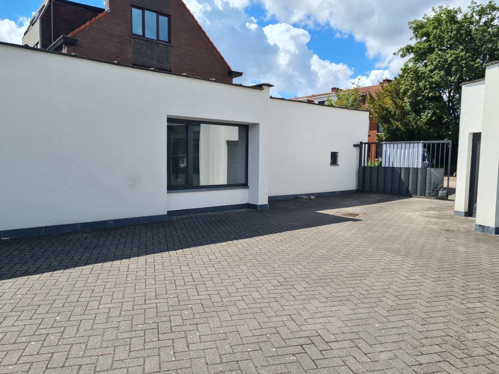 Showroom/kantoor met opslagruimte/magazijn buiten centrum foto 2