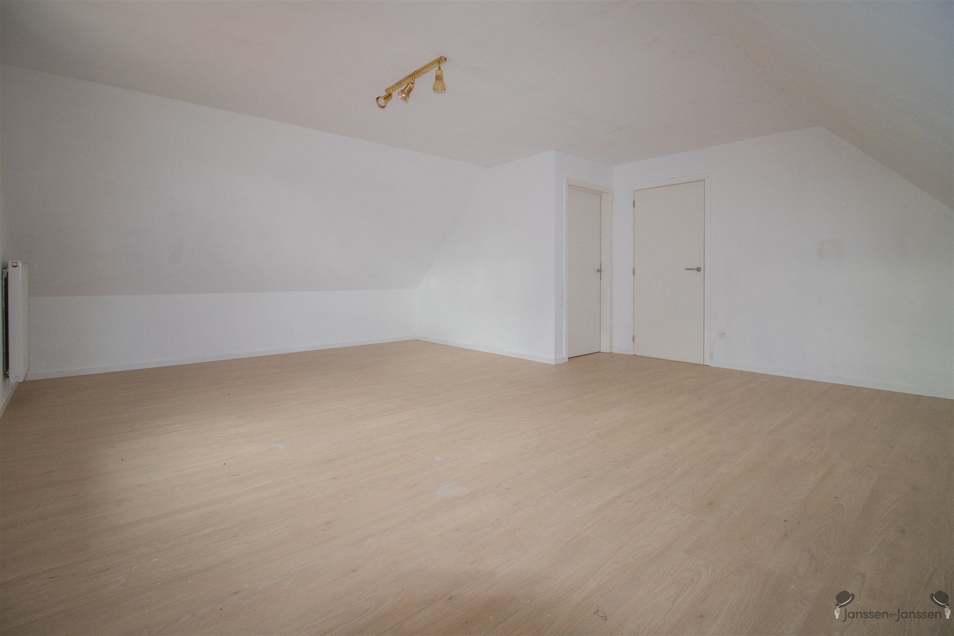 Rustig gelegen recente woning met min. 4 slaapkamers op 470 m².  foto 16