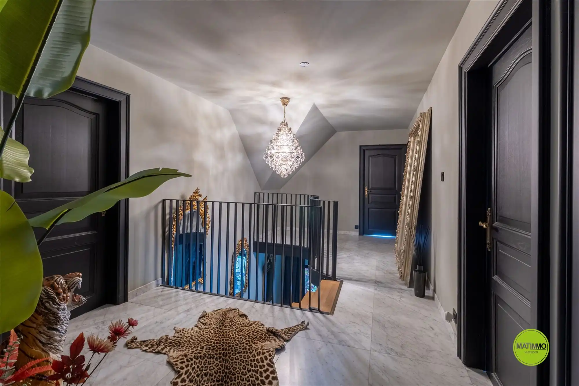 Luxueus gerenoveerde woning met groot stuk grond  foto 24