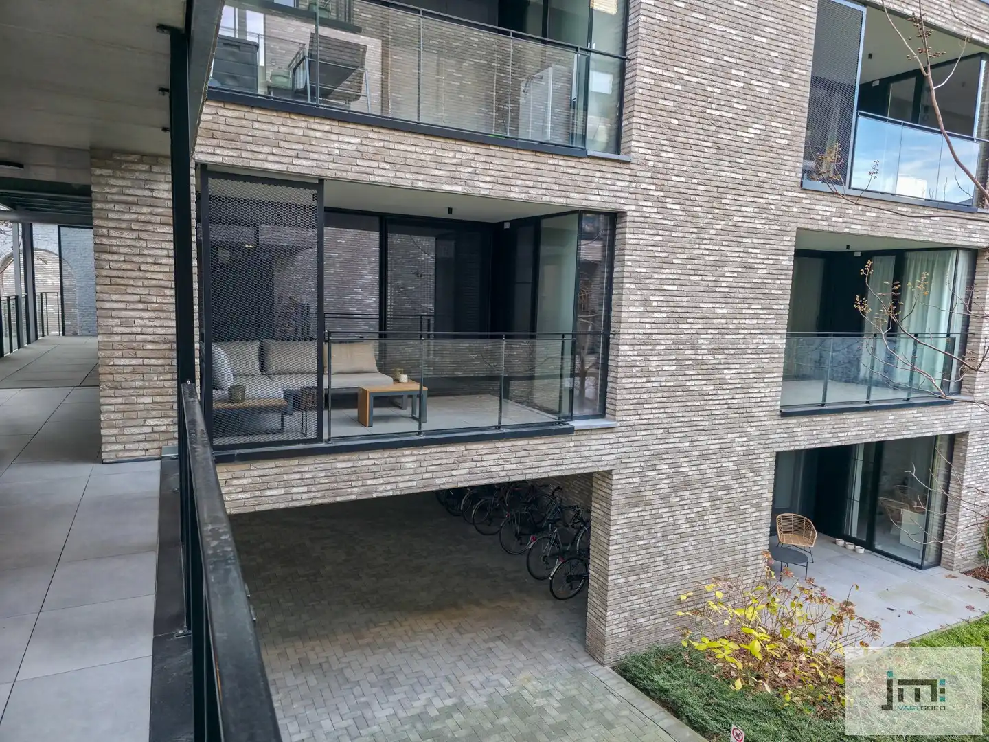 Uniek appartement met kelderberging en autostaanplaats foto 12