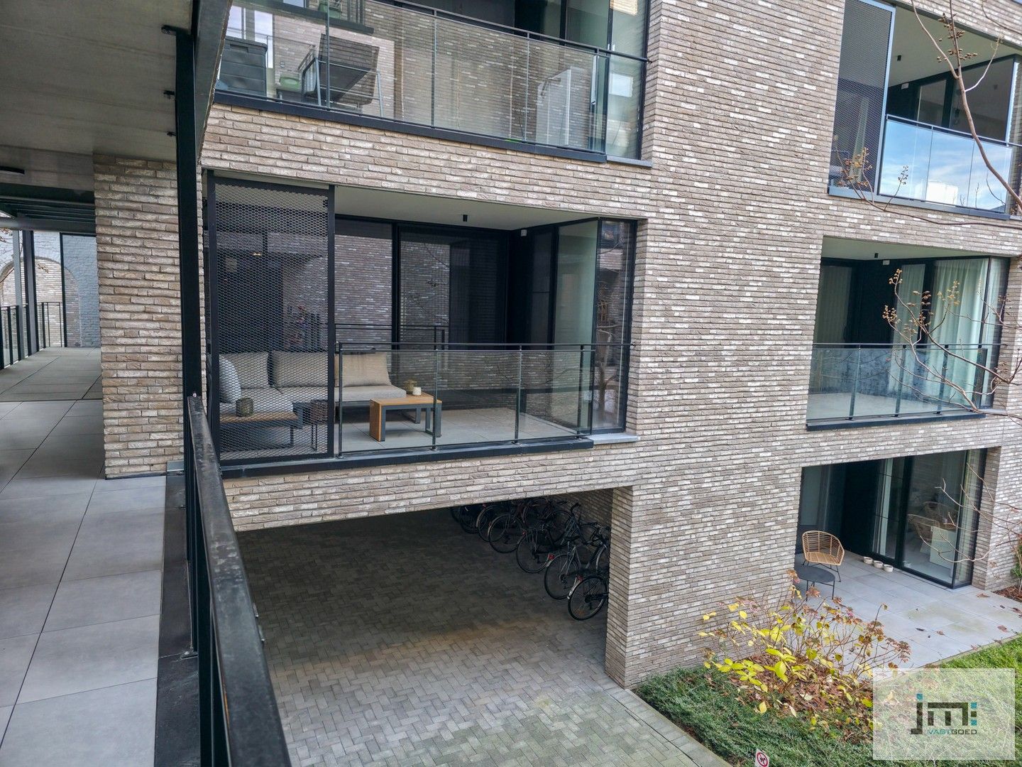 Uniek appartement met kelderberging en autostaanplaats foto 12