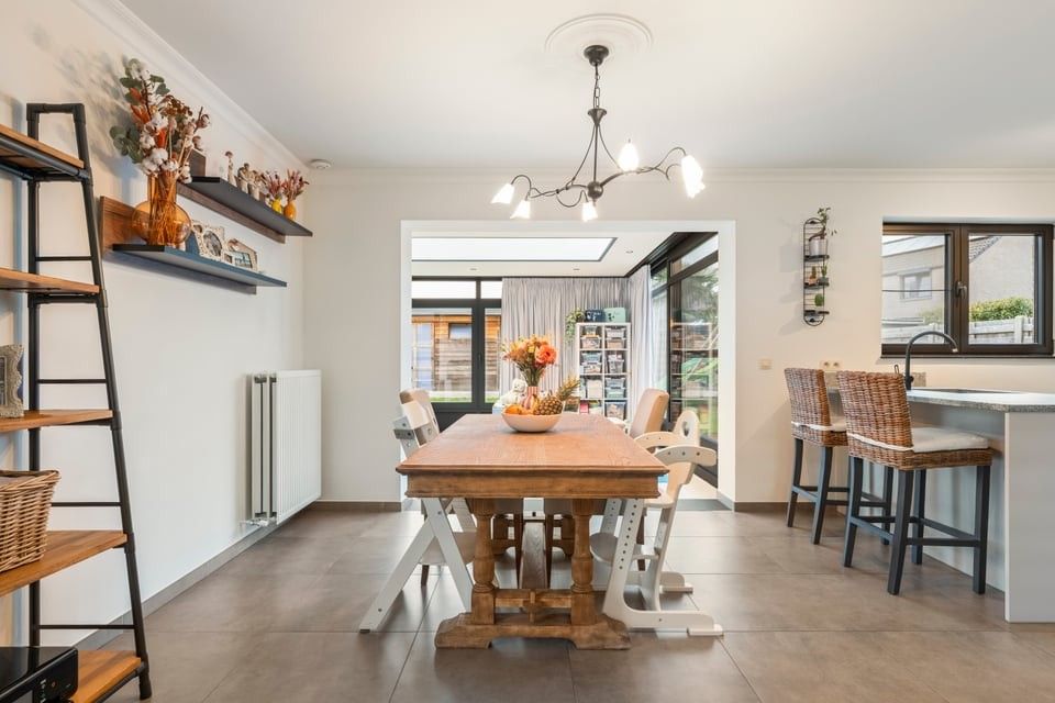 GEZELLIGE INSTAPKLARE GEZINSWONING MET 3 SLAAPKAMERS EN GARAGE IN KOZEN foto 9