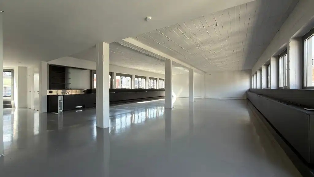 Instapklare kantoorruimte te huur in hartje Antwerpen foto 2