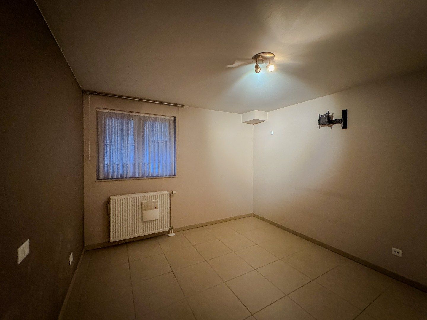 Gelijkvloers appartement met 2 slaapkamers in het centrum. foto 11