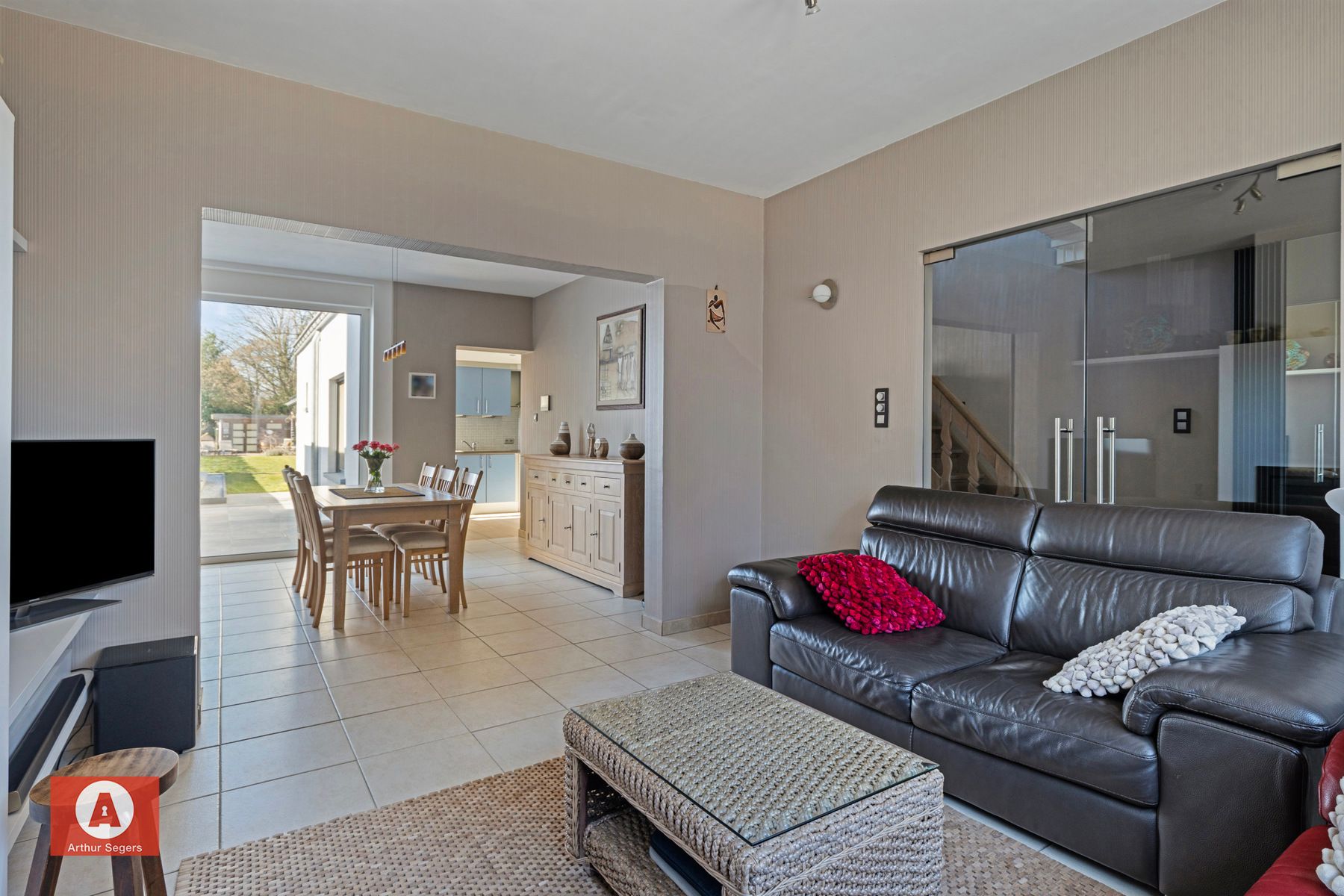 !!! IN OPTIE !!! Perfect instapklare woning met 3 slaapkamers foto {{pictureIndex}}