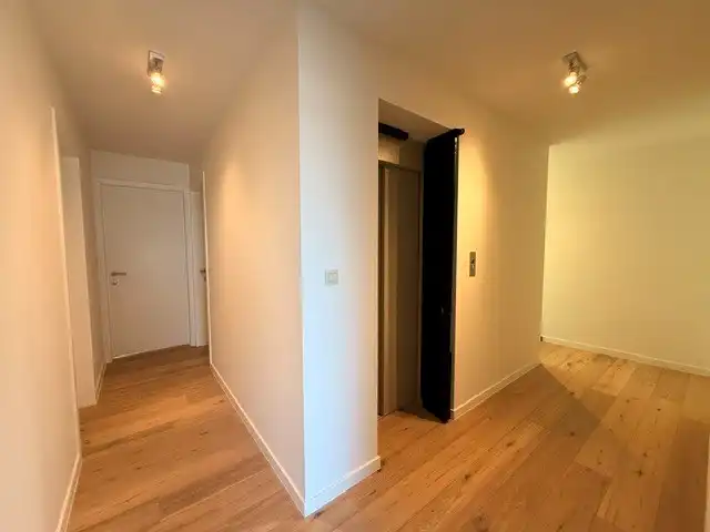 Luxe duplexappartement te huur in het hart van Maaseik, met lift, 2 slaapkamers en 2 terrassen.  foto 16