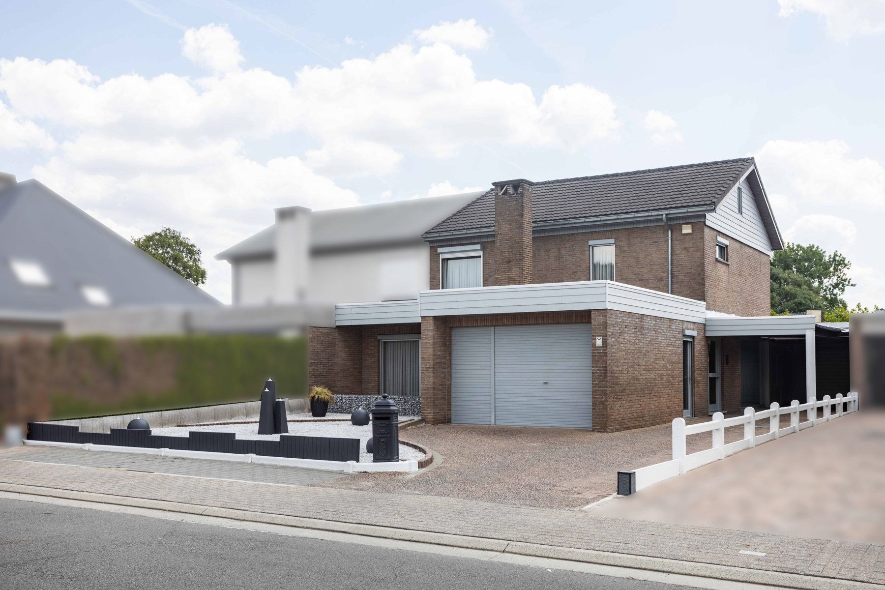 HOB met ruime garage gelegen in een rustige woonwijk foto {{pictureIndex}}