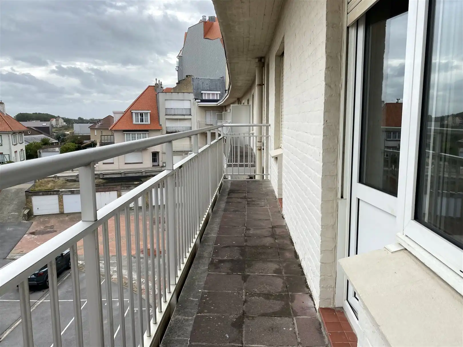 ongemeubeld appartement met frontaal zeezicht foto 11