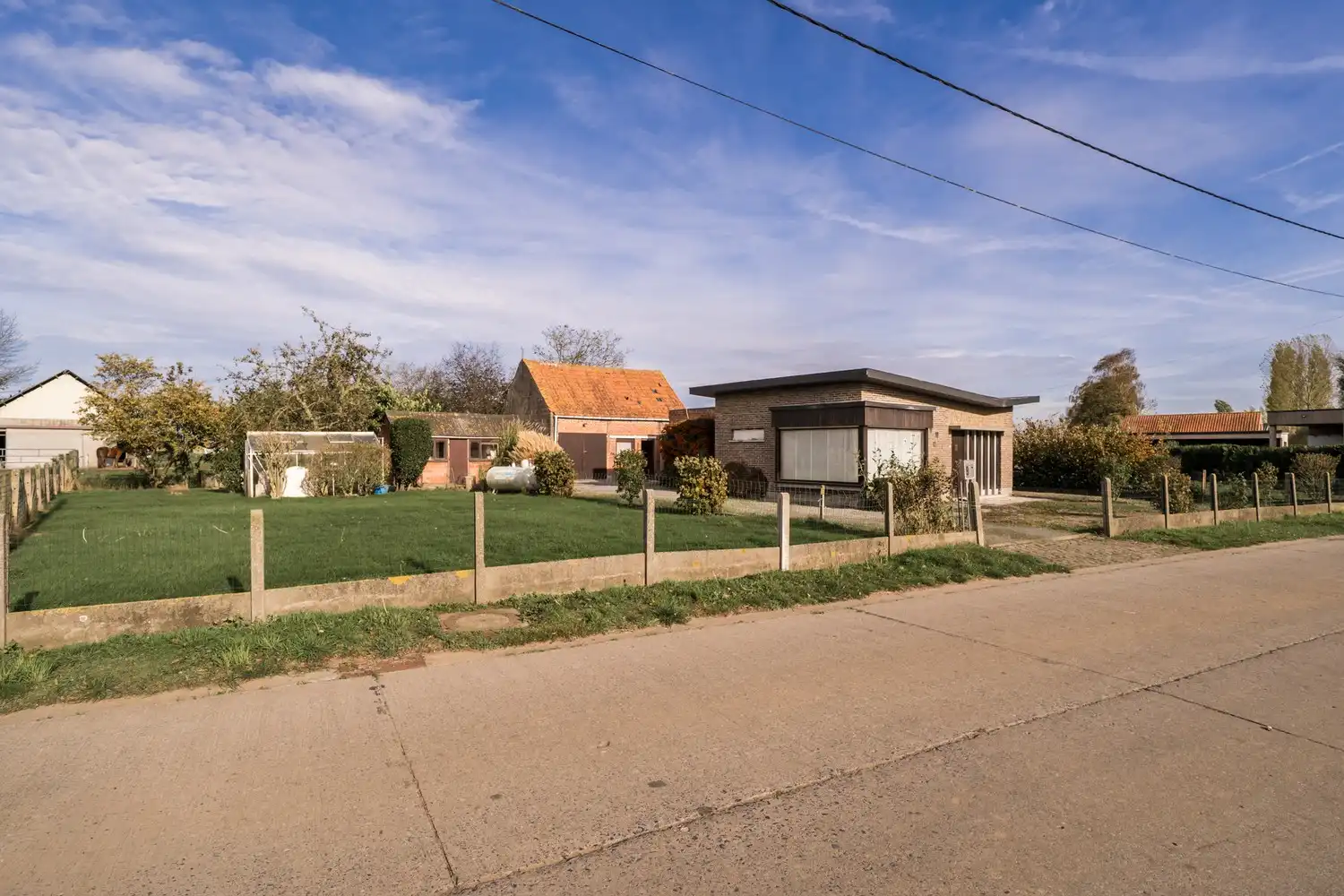 Open bebouwing met bergplaats op fantastische ligging foto {{pictureIndex}}