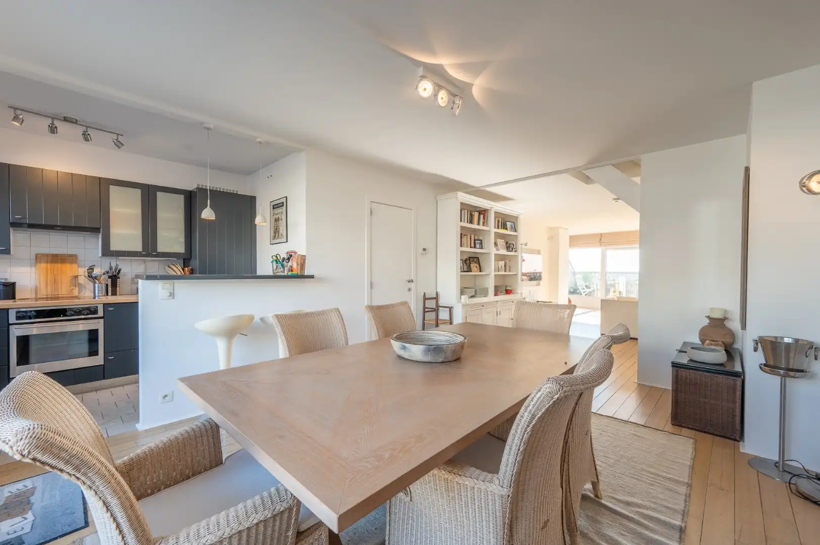 Prachtige penthouse gelegen op de Kustlaan met open zicht op de villa's in het Zoute foto 8