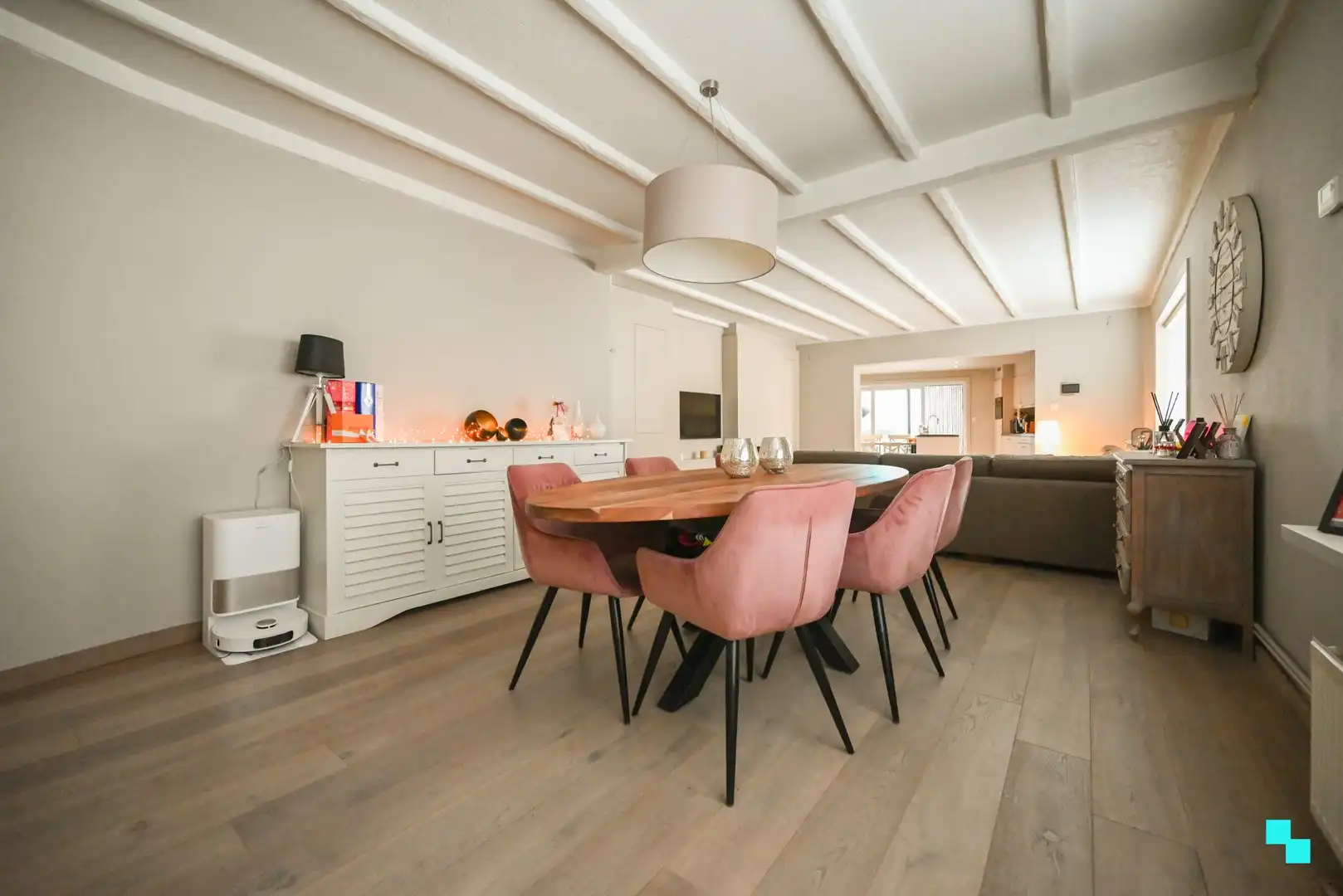 Ruim magazijn met kantoorruimtes en woonst te Lendelede foto 13