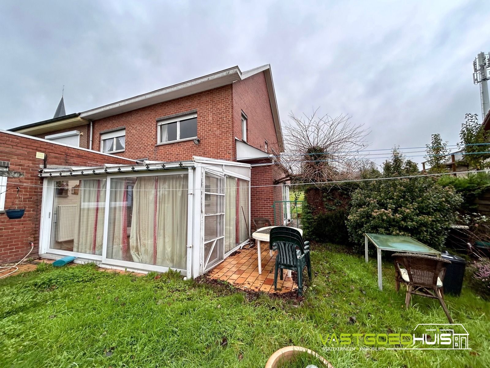 Karaktervolle, halfopen bebouwing met garage en tuin foto 26