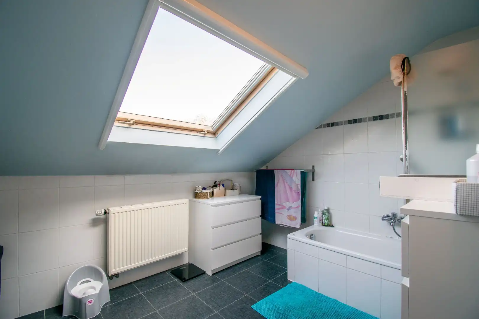 RUIM APPARTEMENT (EPC: B) MET 3 SLAAPKAMERS + GARAGE! foto 22