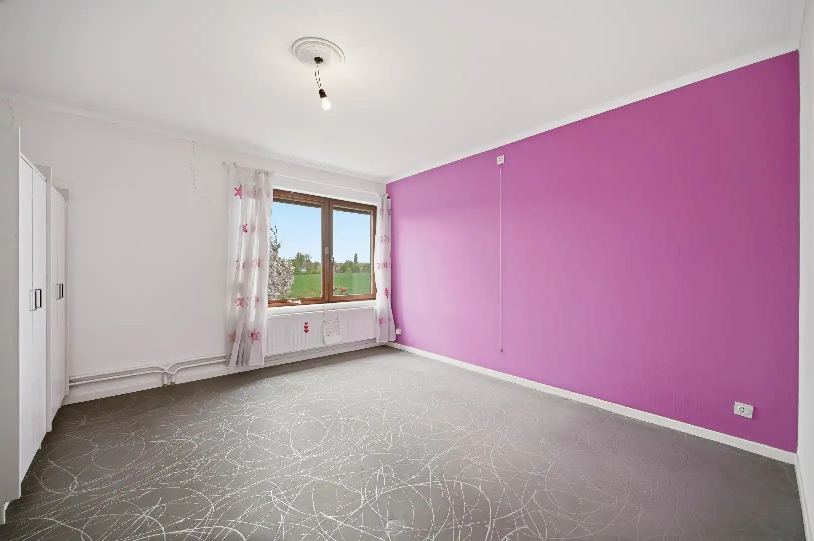Ruime halfopen bel-étagewoning met uitzonderlijk veel parkeergelegenheid en prachtig uitzicht te koop in Landen foto 14