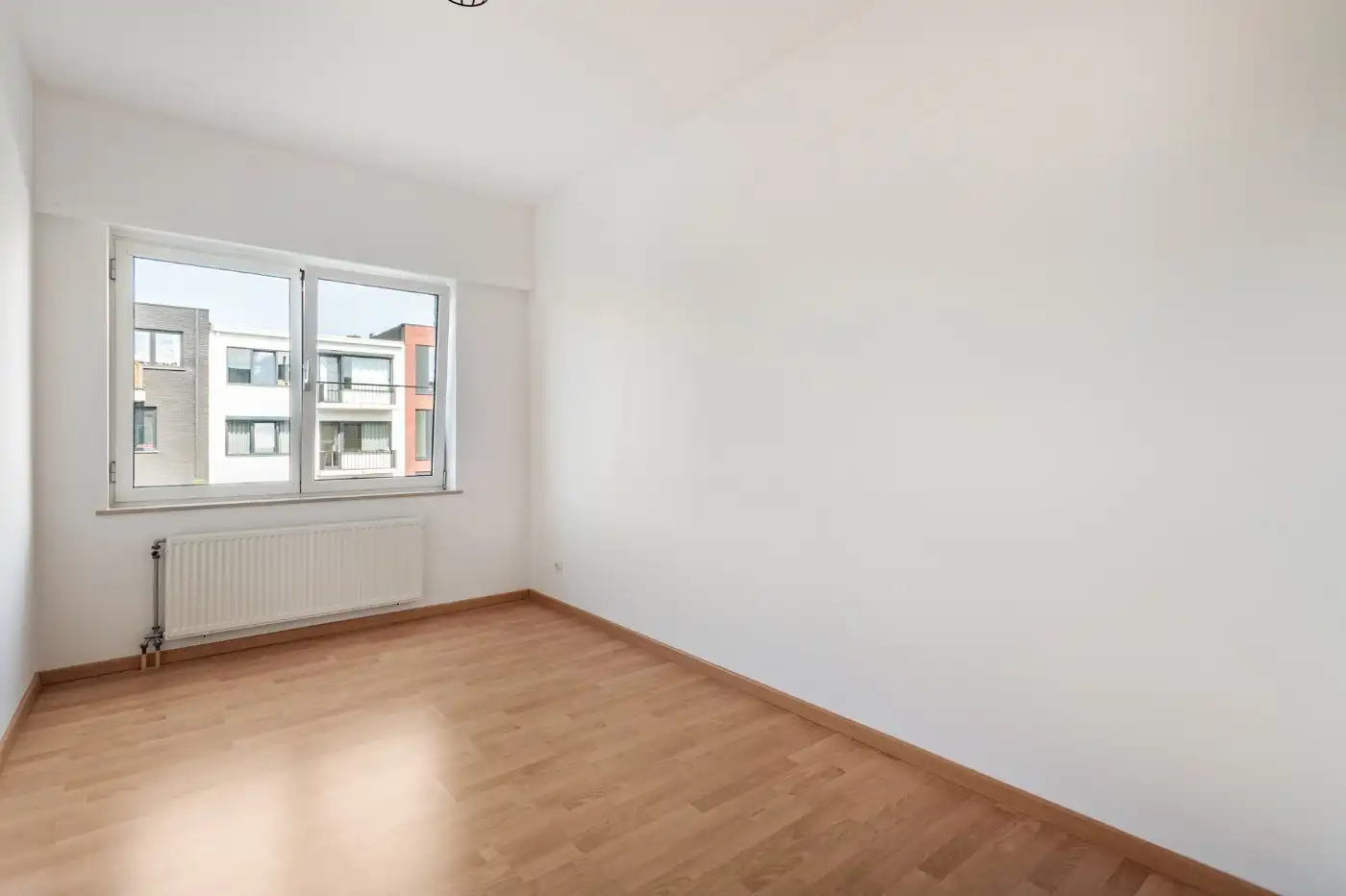 Tof, instapklaar app. op 1e verd. met 2 slpk. en autostaanplaats foto 18