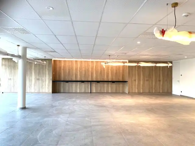 Stijlvolle kantoorruimte 300+m² met 16 autostaanplaatsen ideale ligging langs E313. foto 8