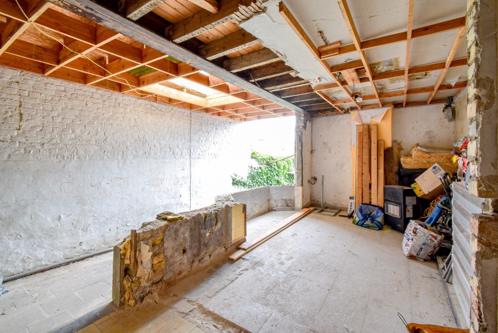 Ruime gezinswoning met 4 slaapkamers, tuin en garage – ideaal renovatieproject te Lombardsijde foto 11