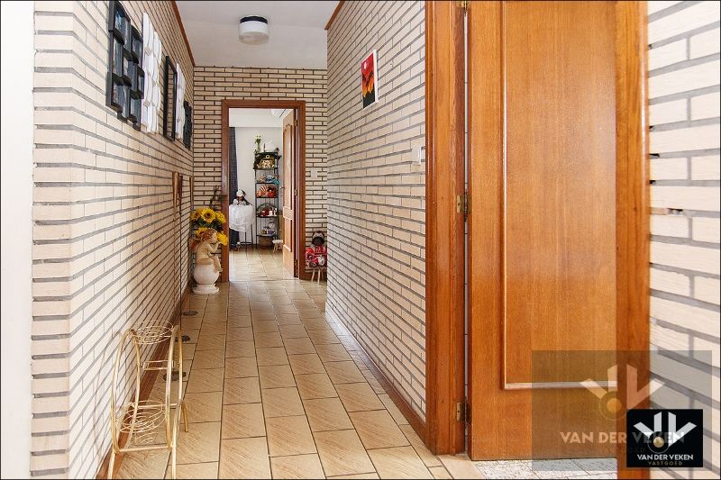 Op te frissen en ruim 2-SLPKAPP op de 1e verdieping  (met uitbreidingsmogelijkheden op zolder) rustig en toch centraal gelegen in het centrum van de Halveweg in Zonhoven foto 7