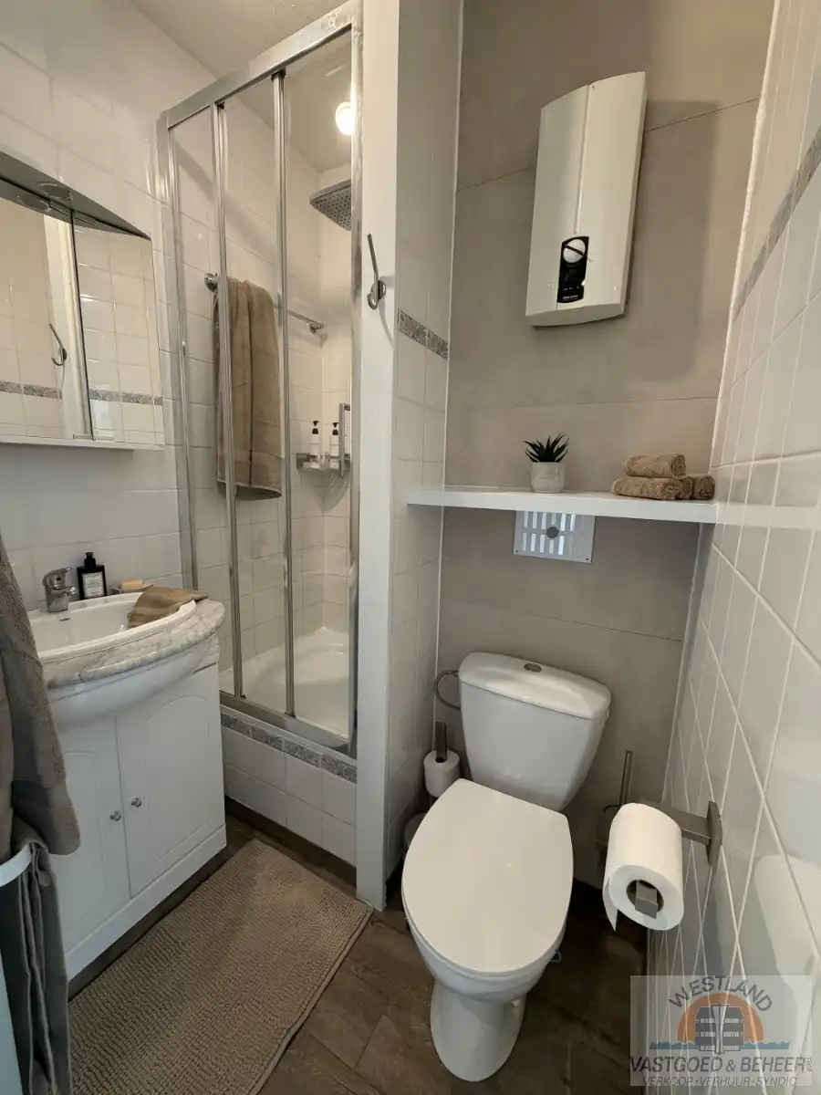 Lichtrijke, modern ingerichte studio op toplocatie foto 8