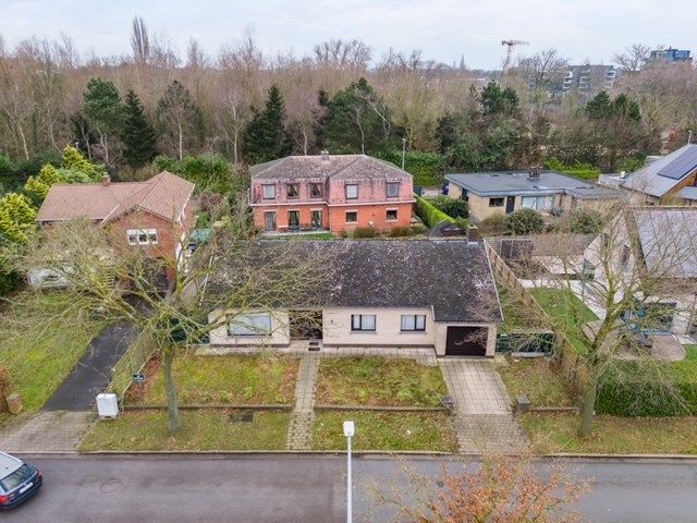 Te koop: ruime bungalow op uitstekende locatie te Sint-Michiels foto 3