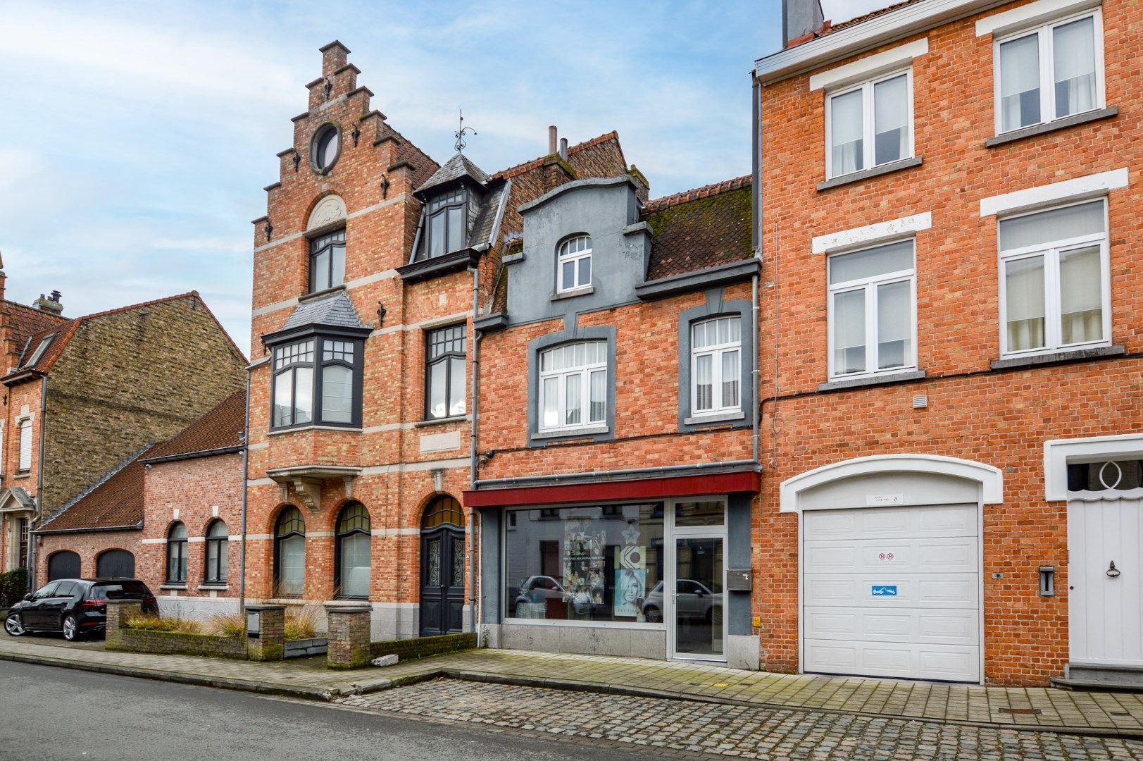 Hoofdfoto van de publicatie: Commercieel handelshuis nabij centrum Brugge!