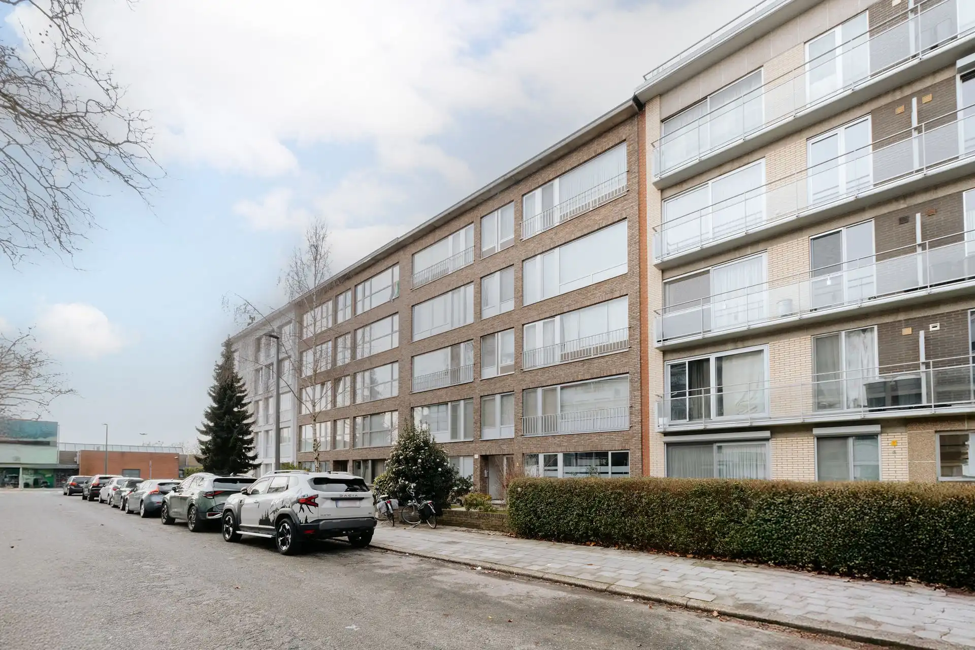 Lichtrijk 2‑slpk appartement met twee terrassen in Wilrijk! foto {{pictureIndex}}