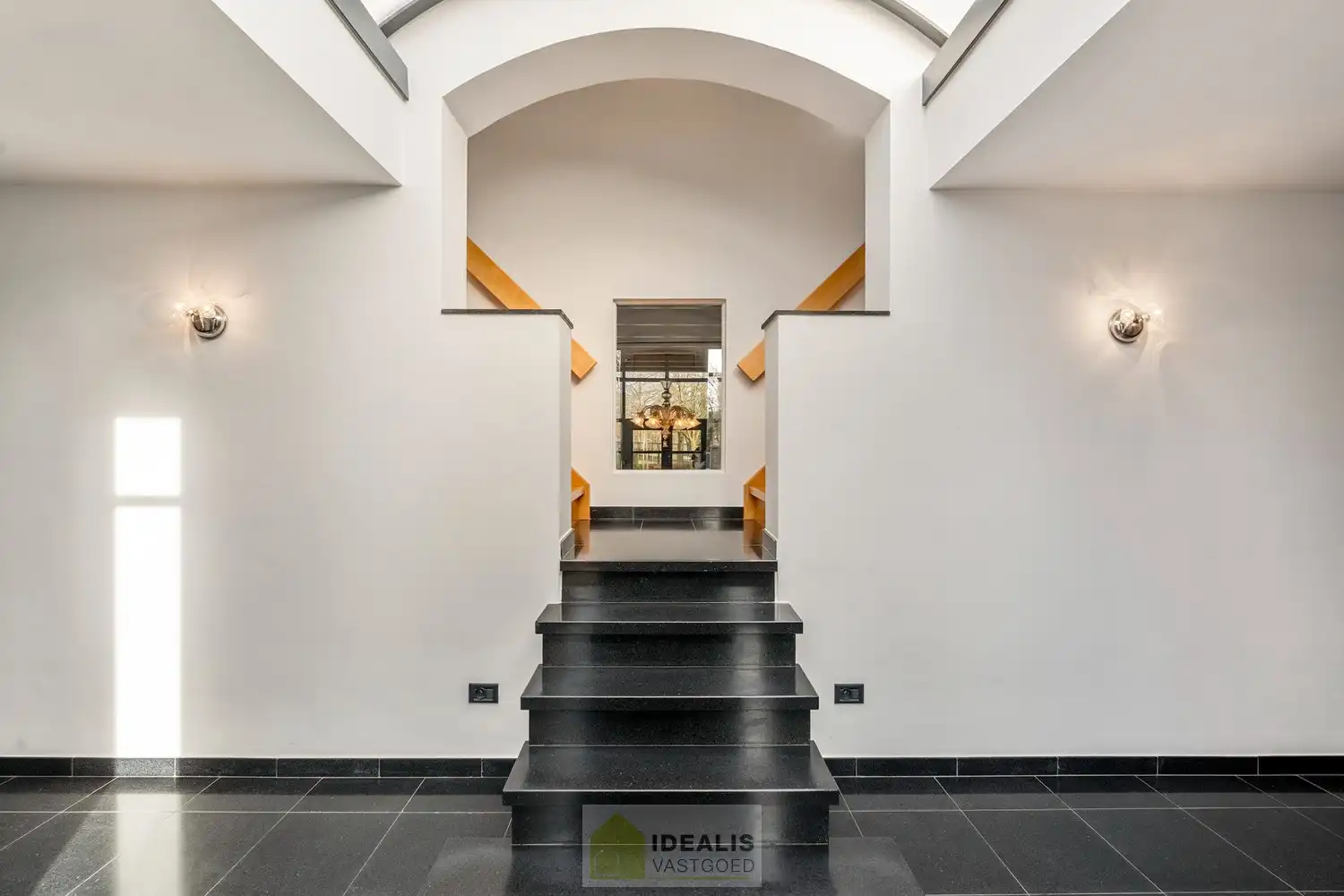 EXTRA RUIME VILLA MET EEN PRACHTIG LICHTRIJKE LEEFRUIMTE, RUIME KEUKEN, 4 SLAAPKAMERS, 2 BADKAMERS EN EEN RUIM PRAKTIJK/KANTOORGEDEELTE OP EEN RIANT EN CENTRAAL PERCEEL VAN MAAR LIEFST 16A 27CA OP EEN GUNSTIGE LOCATIE NABIJ HET CENTRUM VAN ACHEL! foto 8