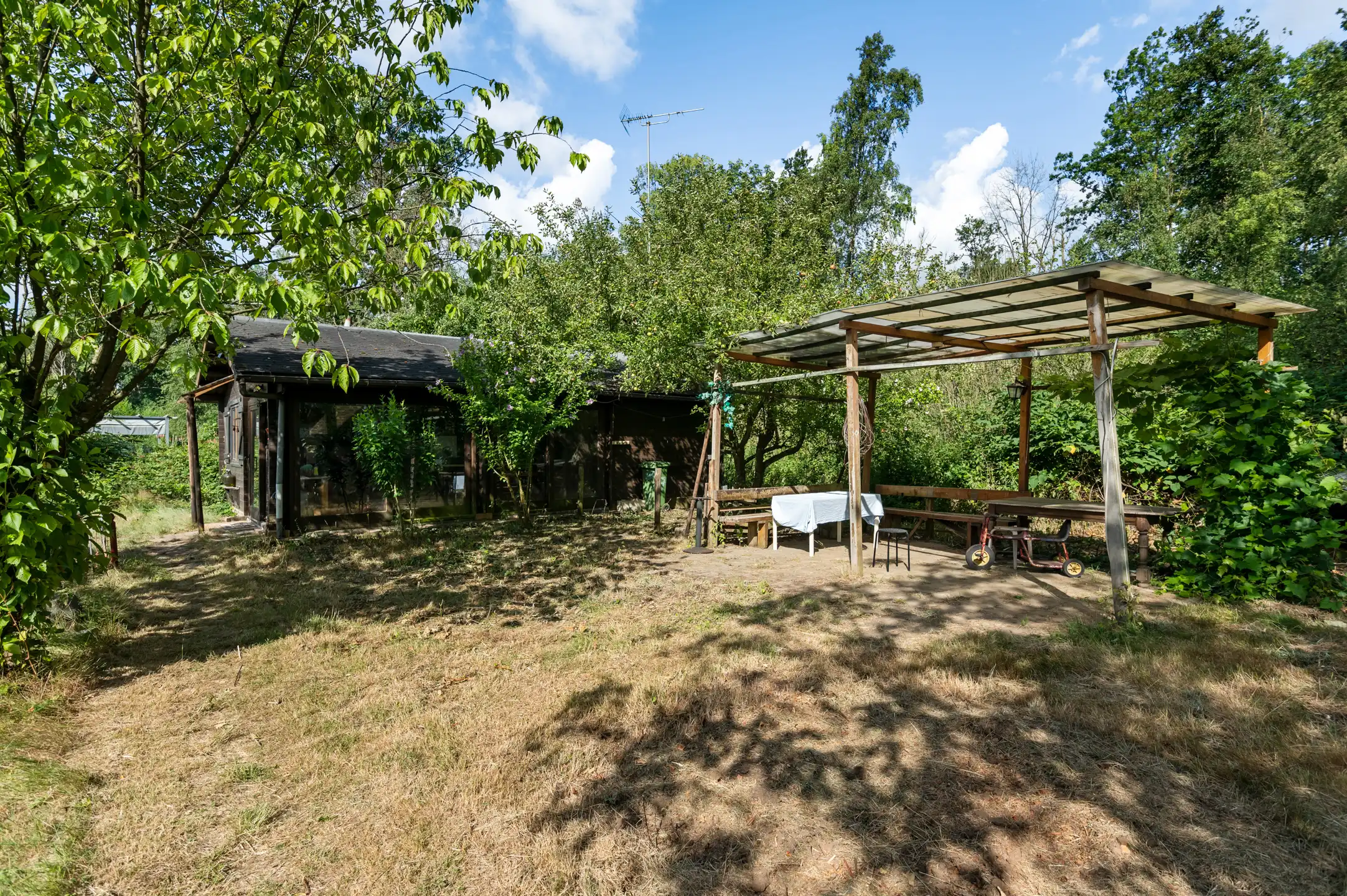 Chalet met 2 slpks op 2.710 m² recreatiegrond in Vorselaar. foto 16