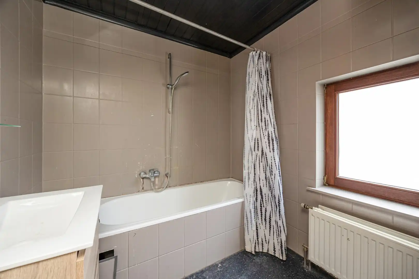 Handelsruimte met bovenliggend appartement foto 17