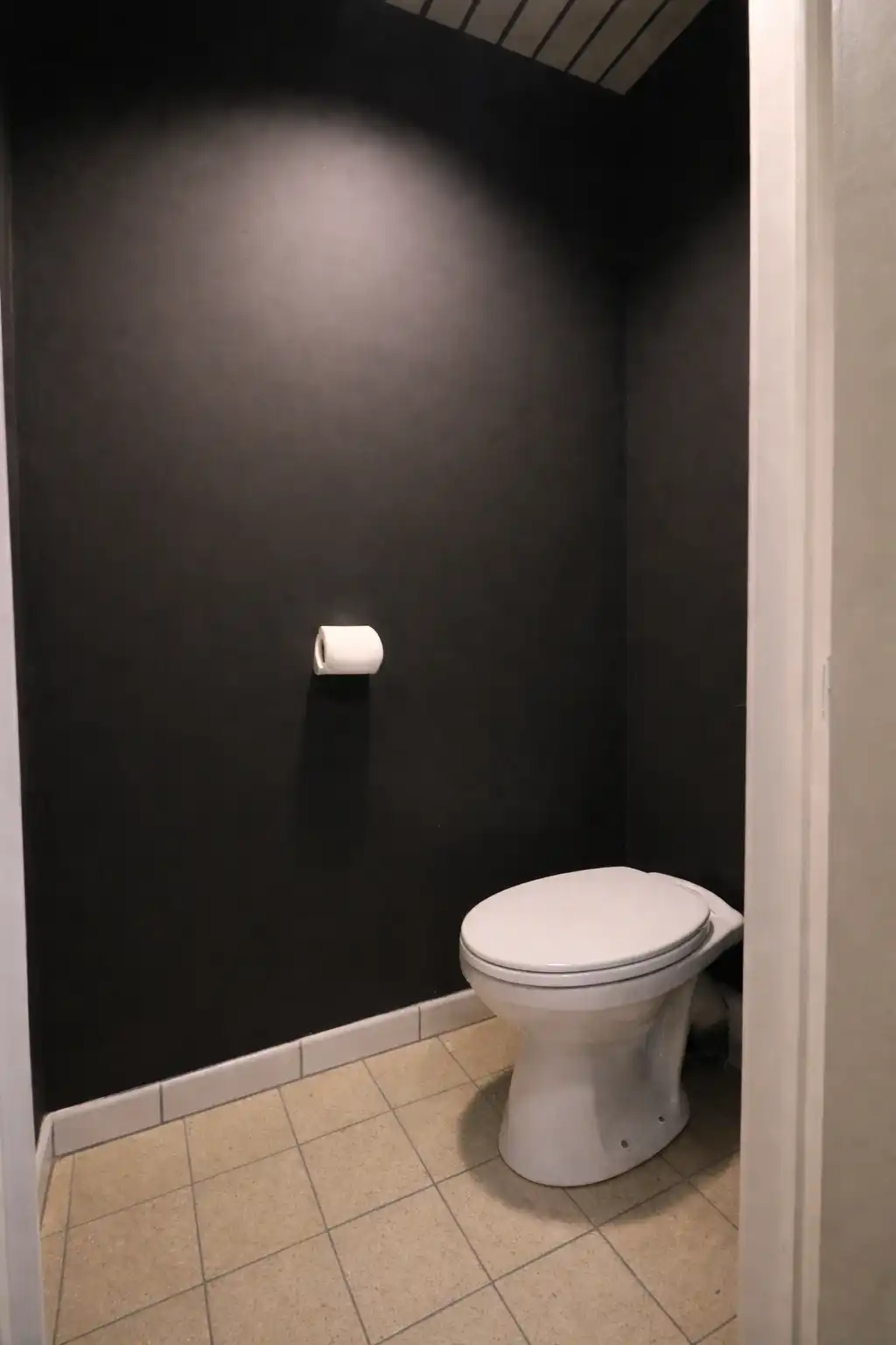 Ruim handelspand in de Molenstraat, pal in het centrum van Blankenberge.   foto 6