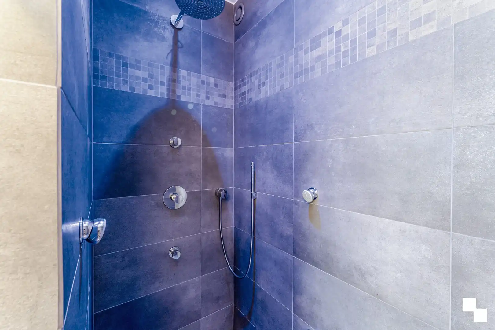 Veelzijdige eigendom met recente woning en heel wat opslagmogelijkheden te Lendelede foto 17