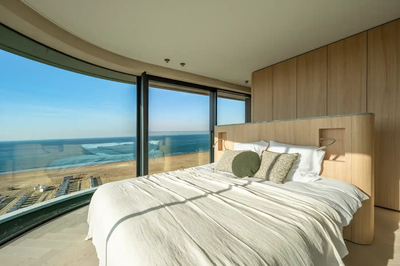 Uitzonderlijk duplex penthouse met een ideale oriëntatie en een fenomenaal panoramisch zicht over de Noordzee, Duinbergen en het Albertstrand foto 17