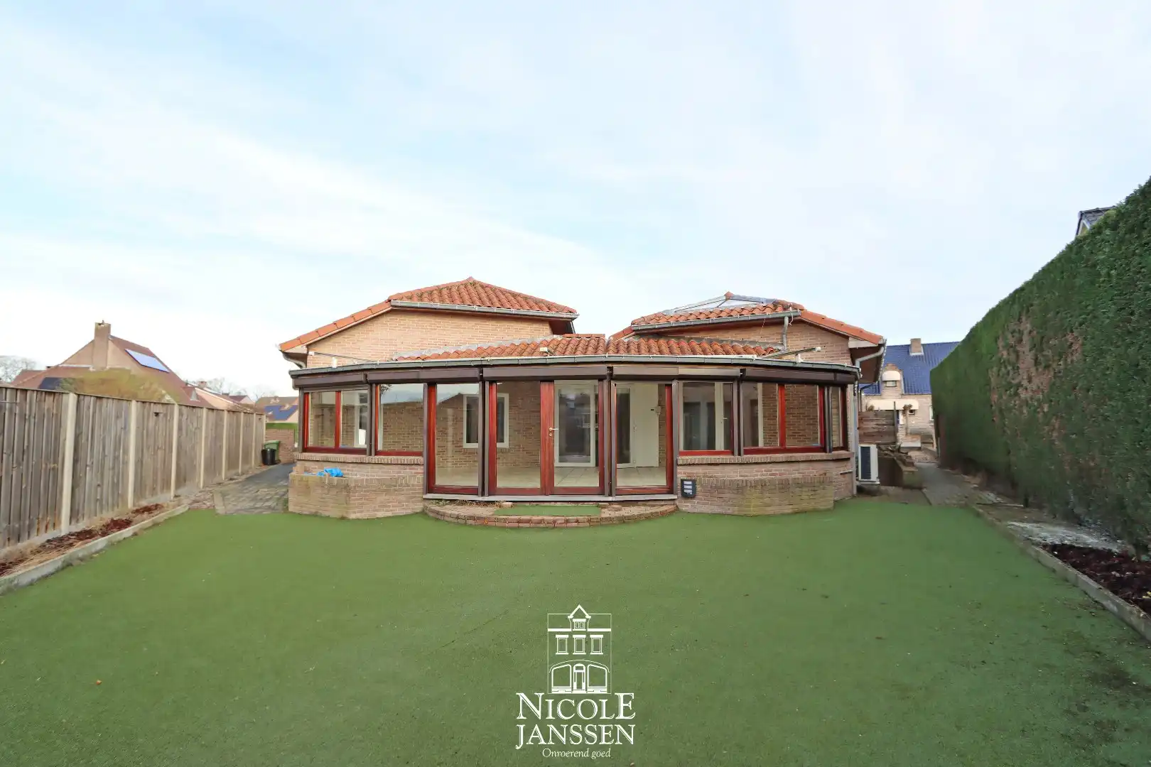 Ruime vrijstaande gezinswoning foto 19